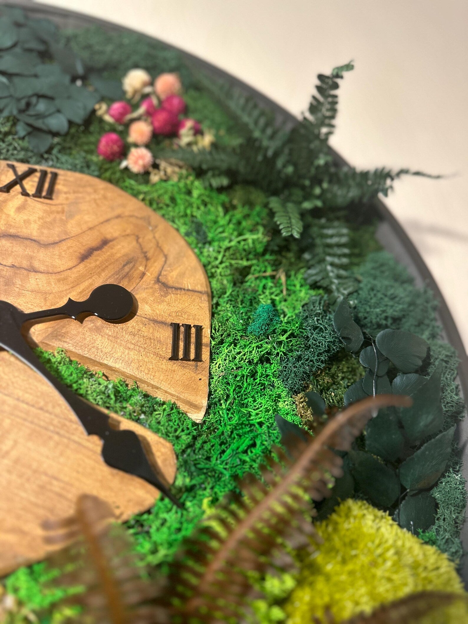 Wood and Moss Wall Clock – High Quality Vertical Garden Home Decor