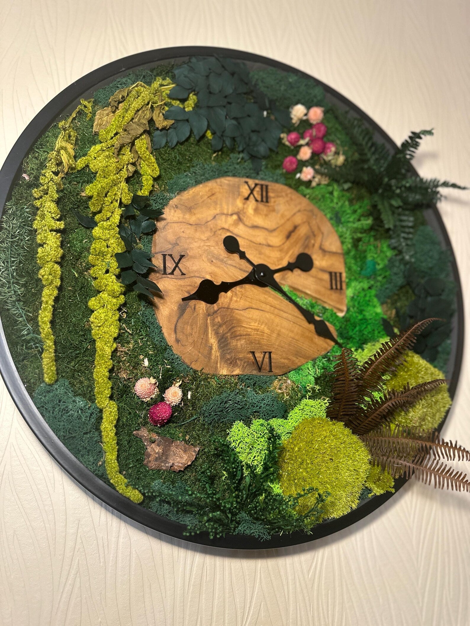 Wood and Moss Wall Clock – High Quality Vertical Garden Home Decor