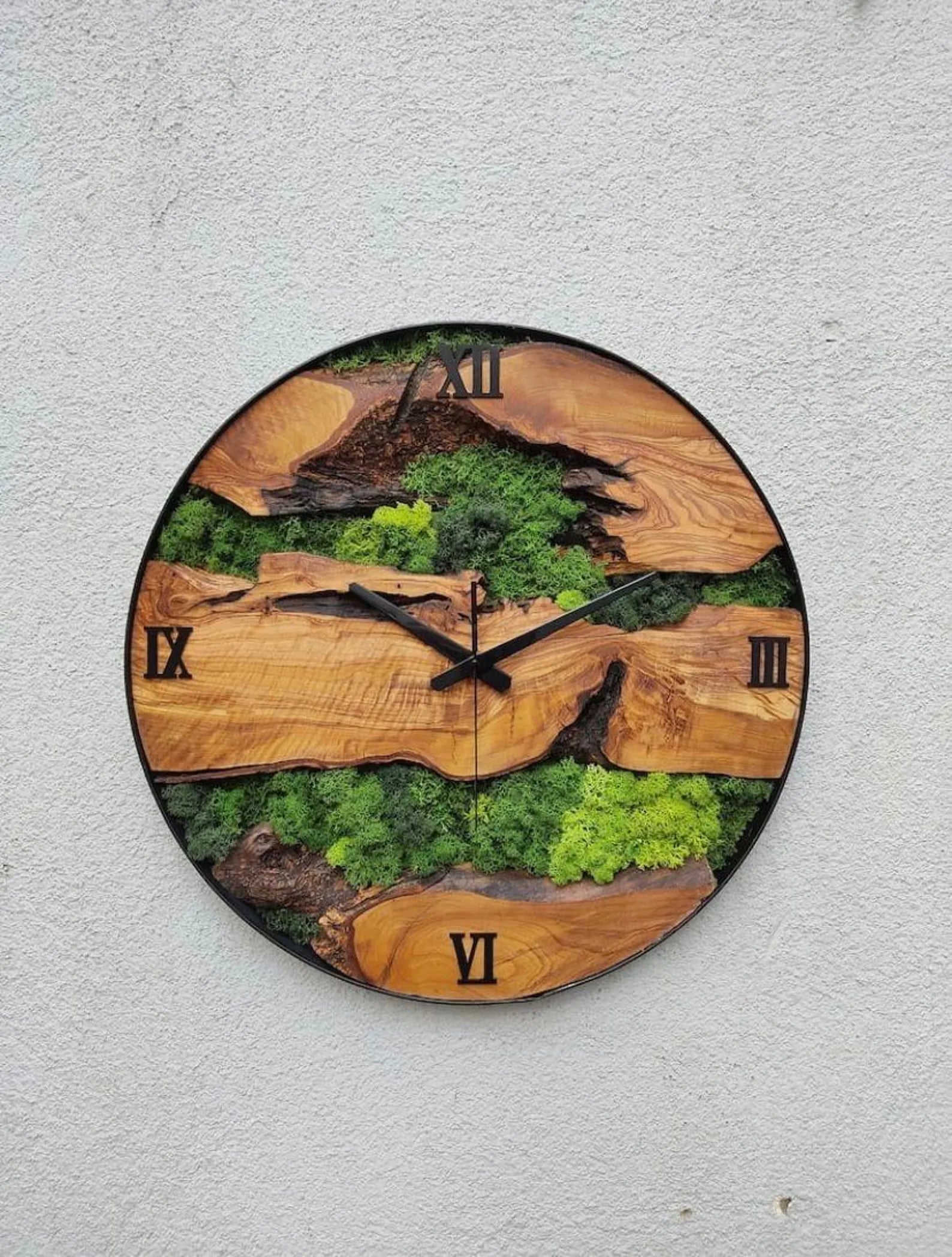 Moss Wall Clock – Wooden Frame Preserved Moss Wall Art