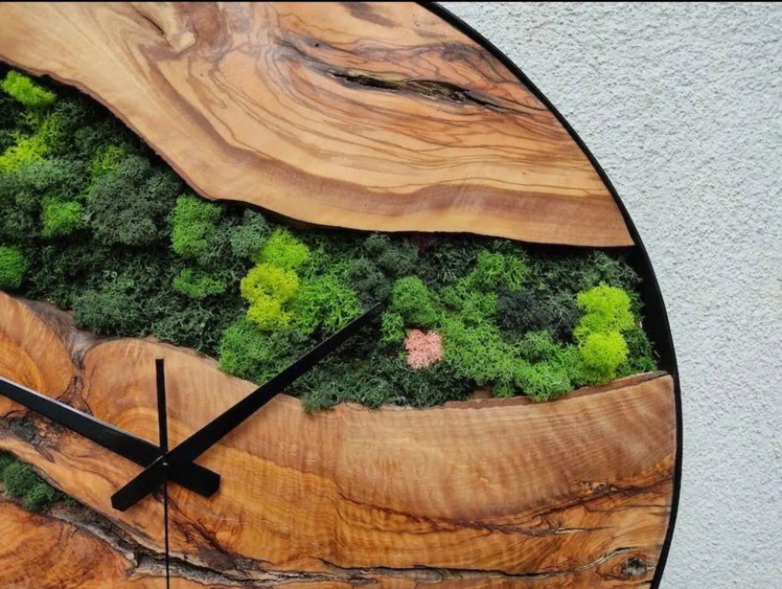 Moss Wall Clock – Wooden Frame Preserved Moss Wall Art