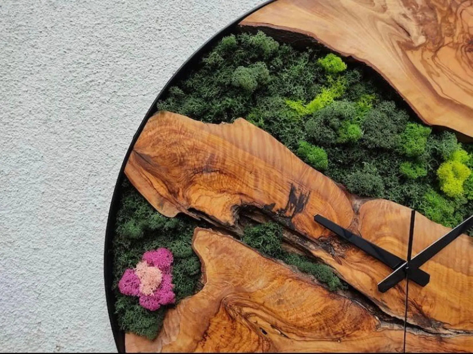 Moss Wall Clock – Wooden Frame Preserved Moss Wall Art