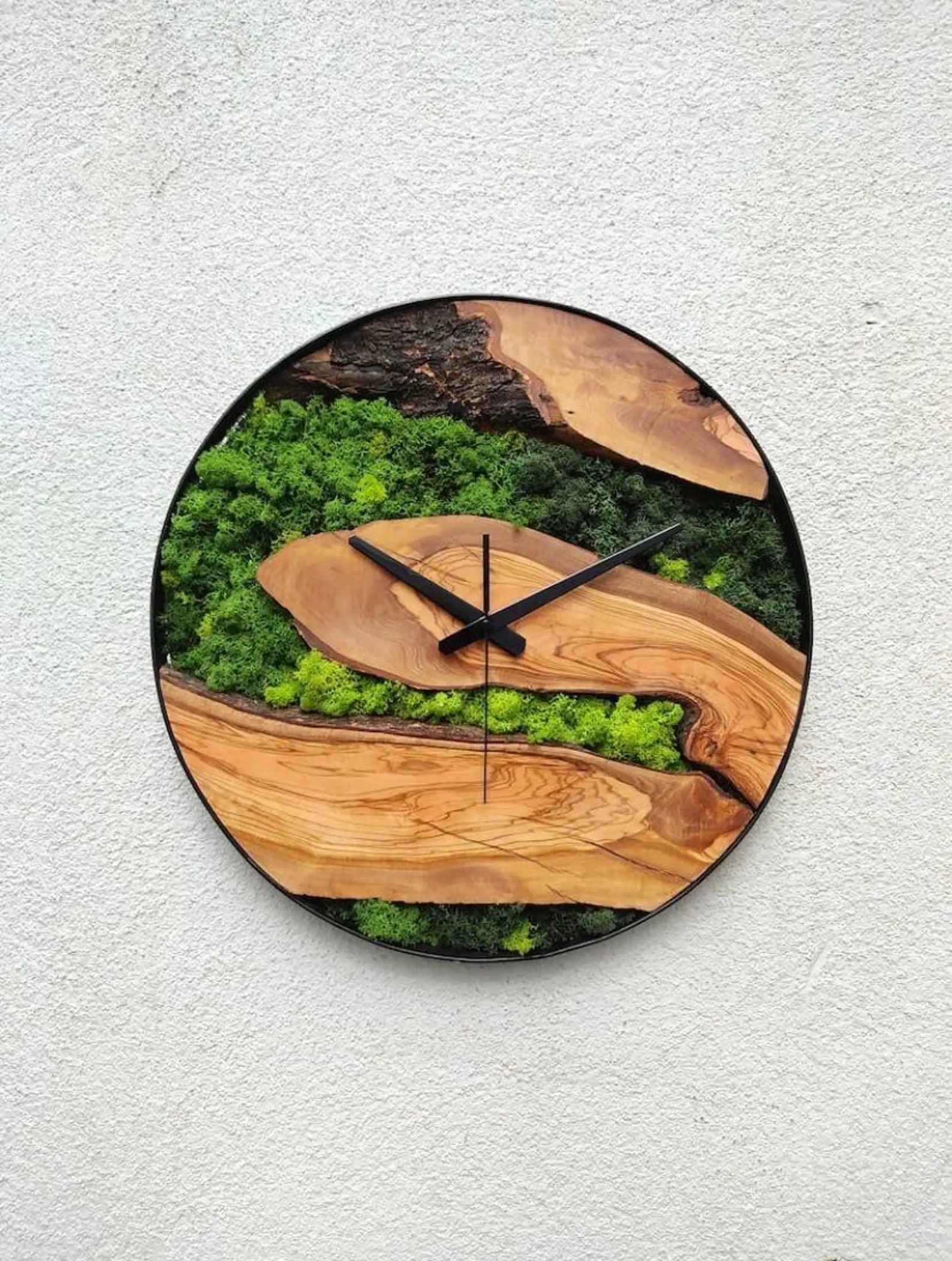 Moss Wall Clock – Wooden Frame Preserved Moss Wall Art