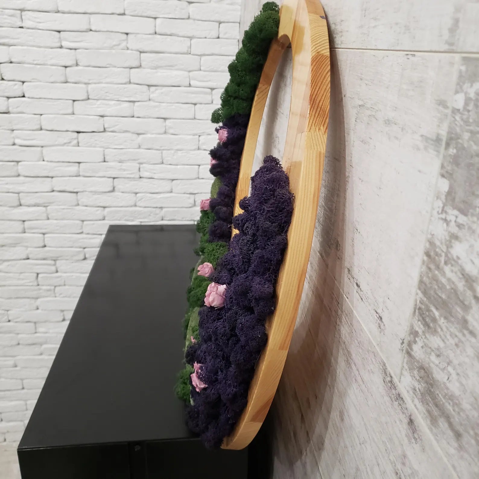 Round Live Moss and Rose Wall Art – Unique Handmade Decor on Natural Wood Base (540x540mm) – No Tariffs USA