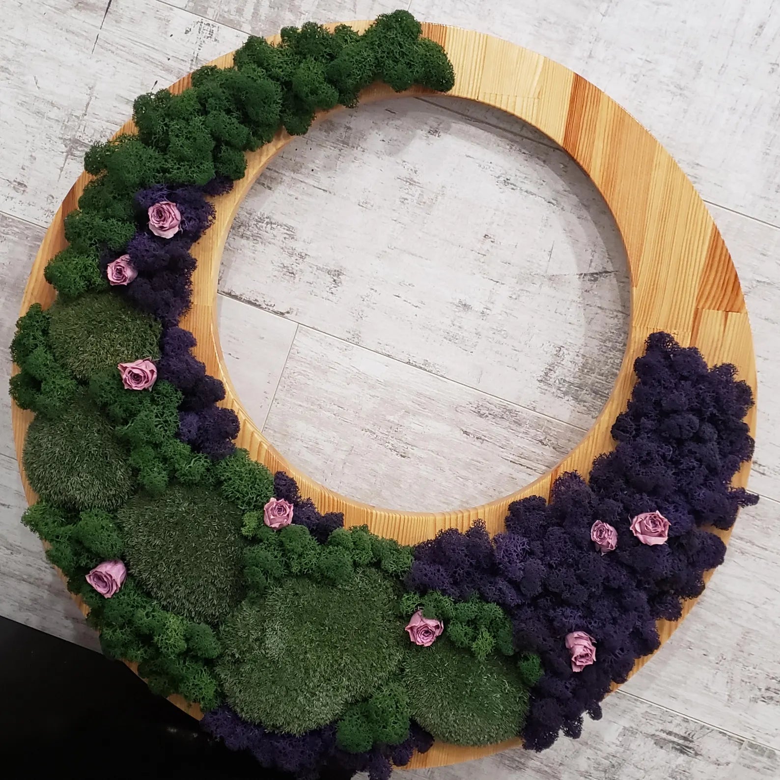Round Live Moss and Rose Wall Art – Unique Handmade Decor on Natural Wood Base (540x540mm) – No Tariffs USA