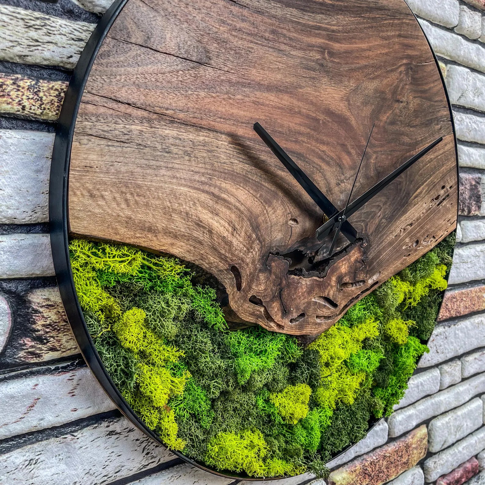 Walnut Moss Wall Clock – Natural Wood & Preserved Green Moss Decor