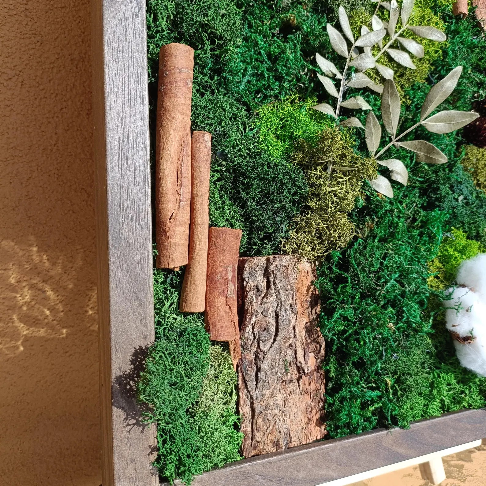 Preserved Moss Wall Art – Cotton Flowers, Cinnamon & Bark Natural Decor