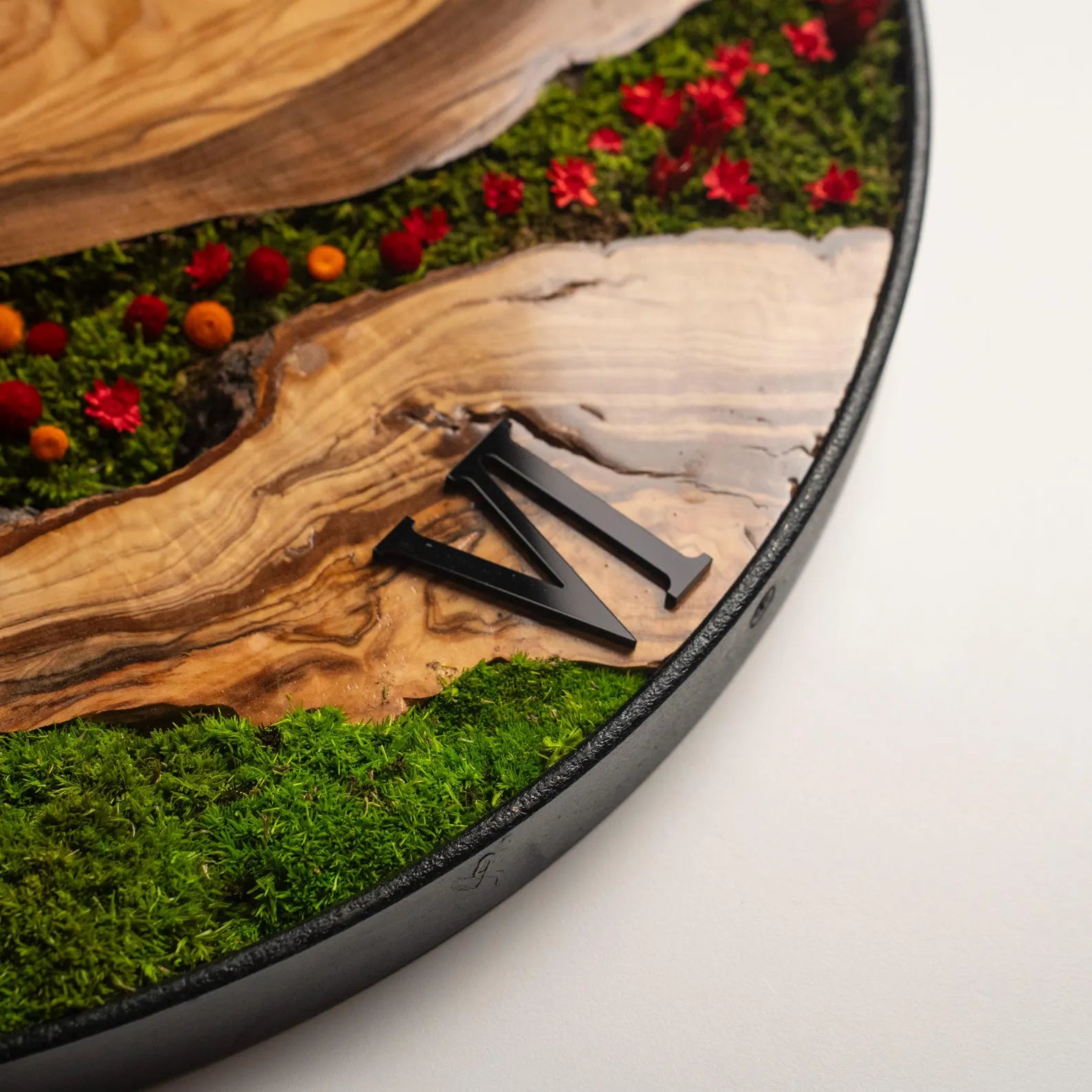 Moss Olive Wood Wall Clock – Preserved Moss Clock with Metal Frame | Unique Moss Wall Art & Housewarming Gift