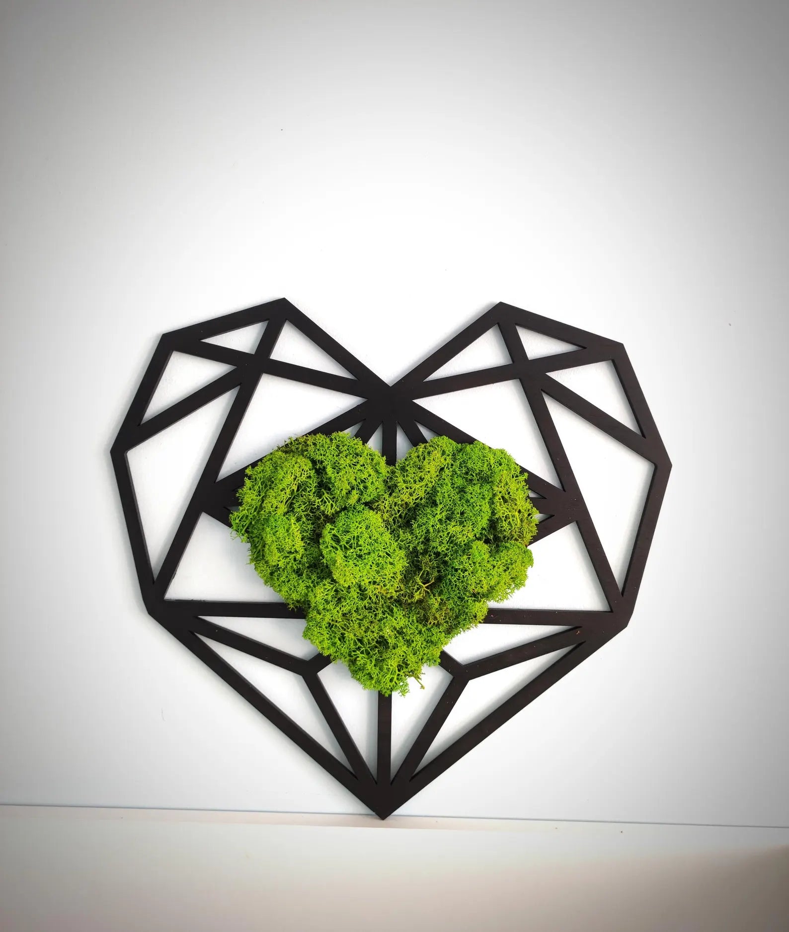 Heart Moss Wall Art – Rustic Wooden Hanging Garden Decor for Home or Outdoor