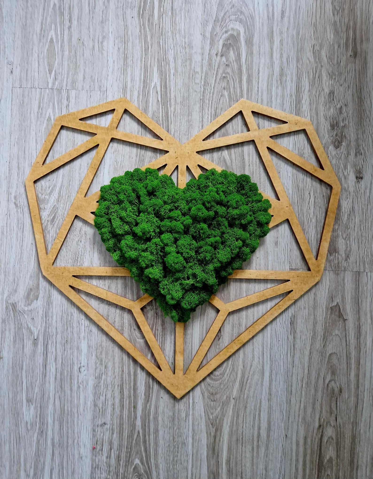 Heart Moss Wall Art – Rustic Wooden Hanging Garden Decor for Home or Outdoor