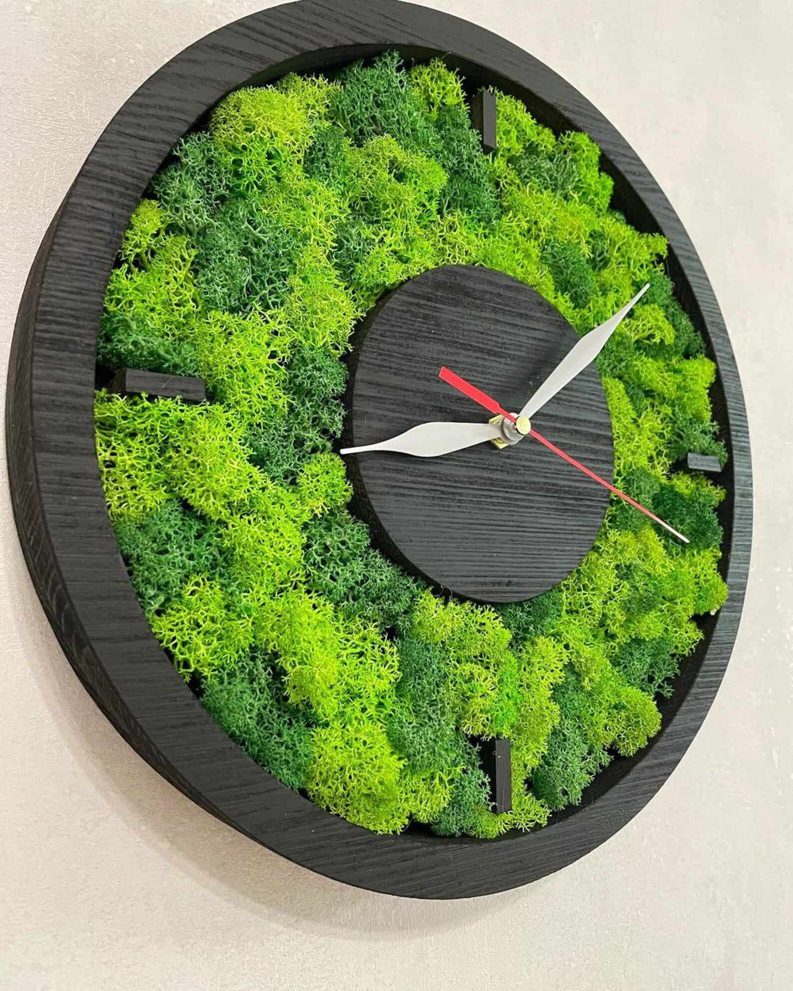 Real Moss Wall Clock – Silent Wooden Design, Unique Eco-Friendly Home Decoration