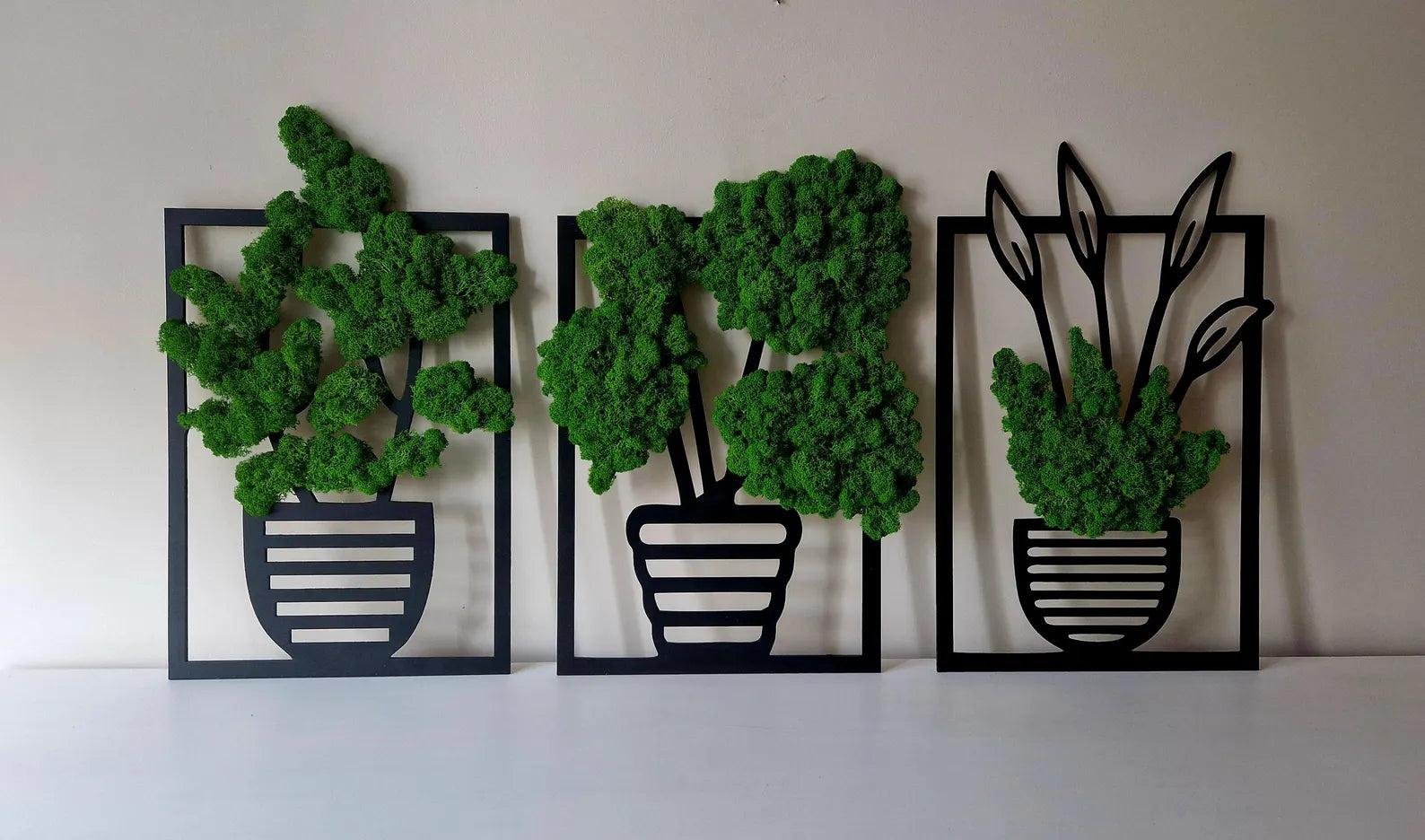 Moss Wall Art in Wooden Frame – Natural Green Decor for Living Space