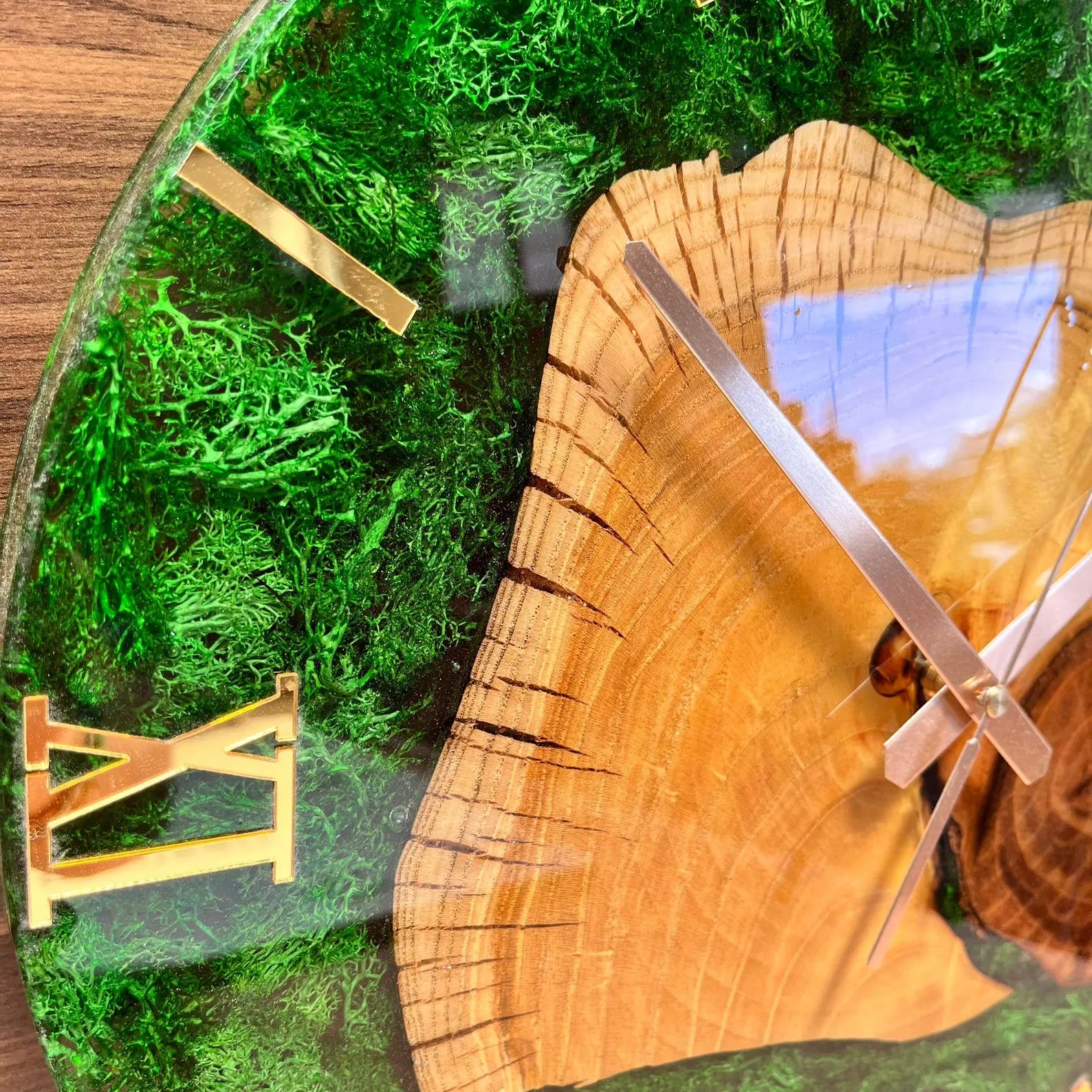 Handmade Moss Epoxy Wall Clock – Mulberry Wood Resin Art Timepiece