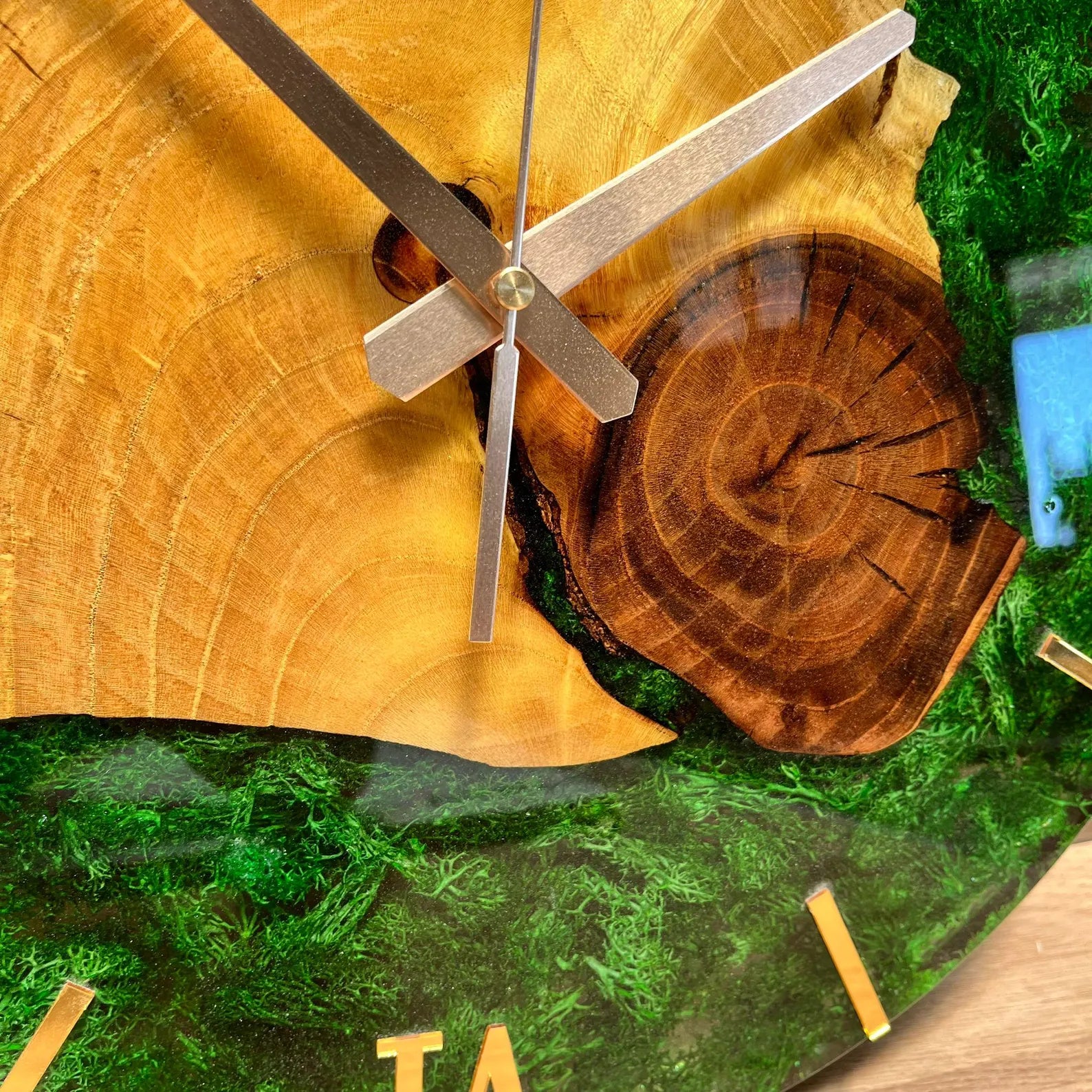 Handmade Moss Epoxy Wall Clock – Mulberry Wood Resin Art Timepiece