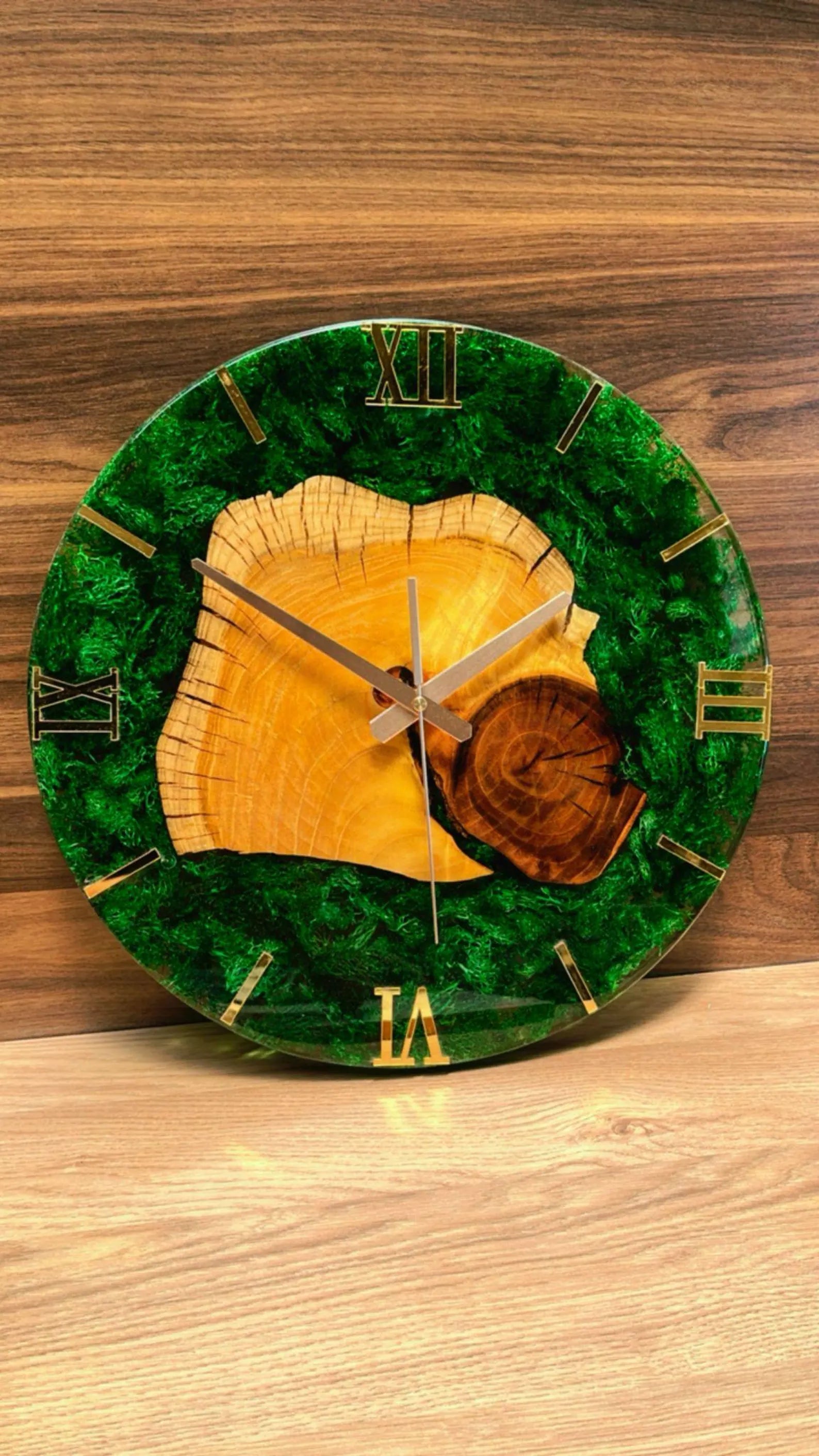 Handmade Moss Epoxy Wall Clock – Mulberry Wood Resin Art Timepiece