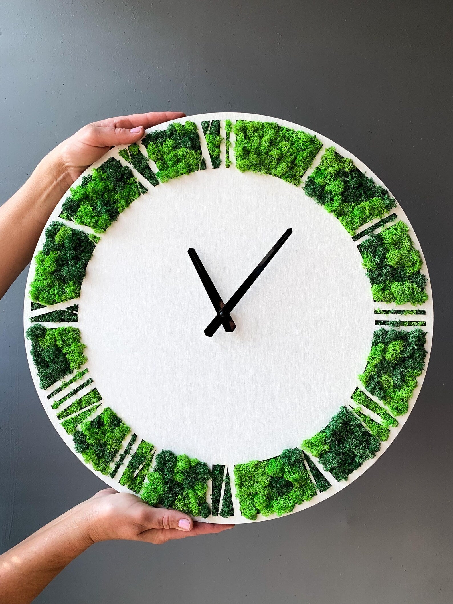 White Wooden Moss Wall Clock – Silent Botanical Wall Décor for Modern Eco Homes