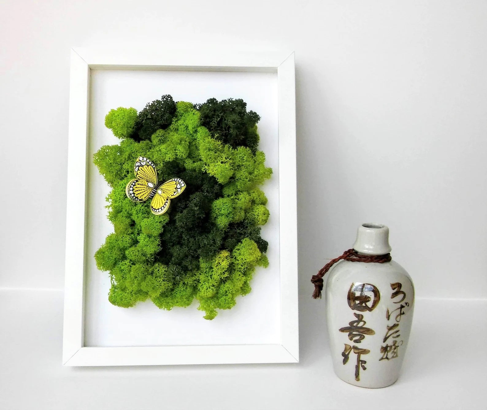 Butterfly Moss Wall Art – Reindeer Moss Frame for Modern Scandinavian Interior
