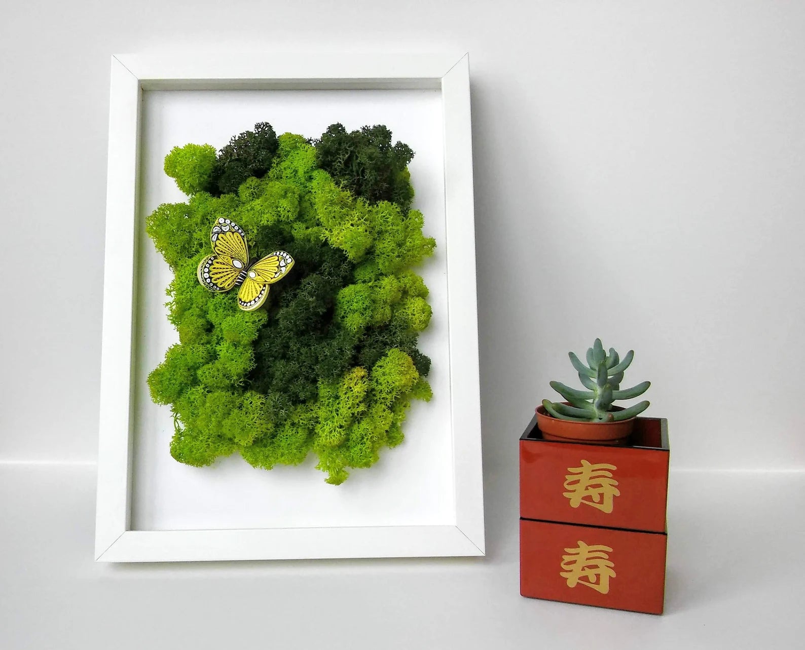Butterfly Moss Wall Art – Reindeer Moss Frame for Modern Scandinavian Interior