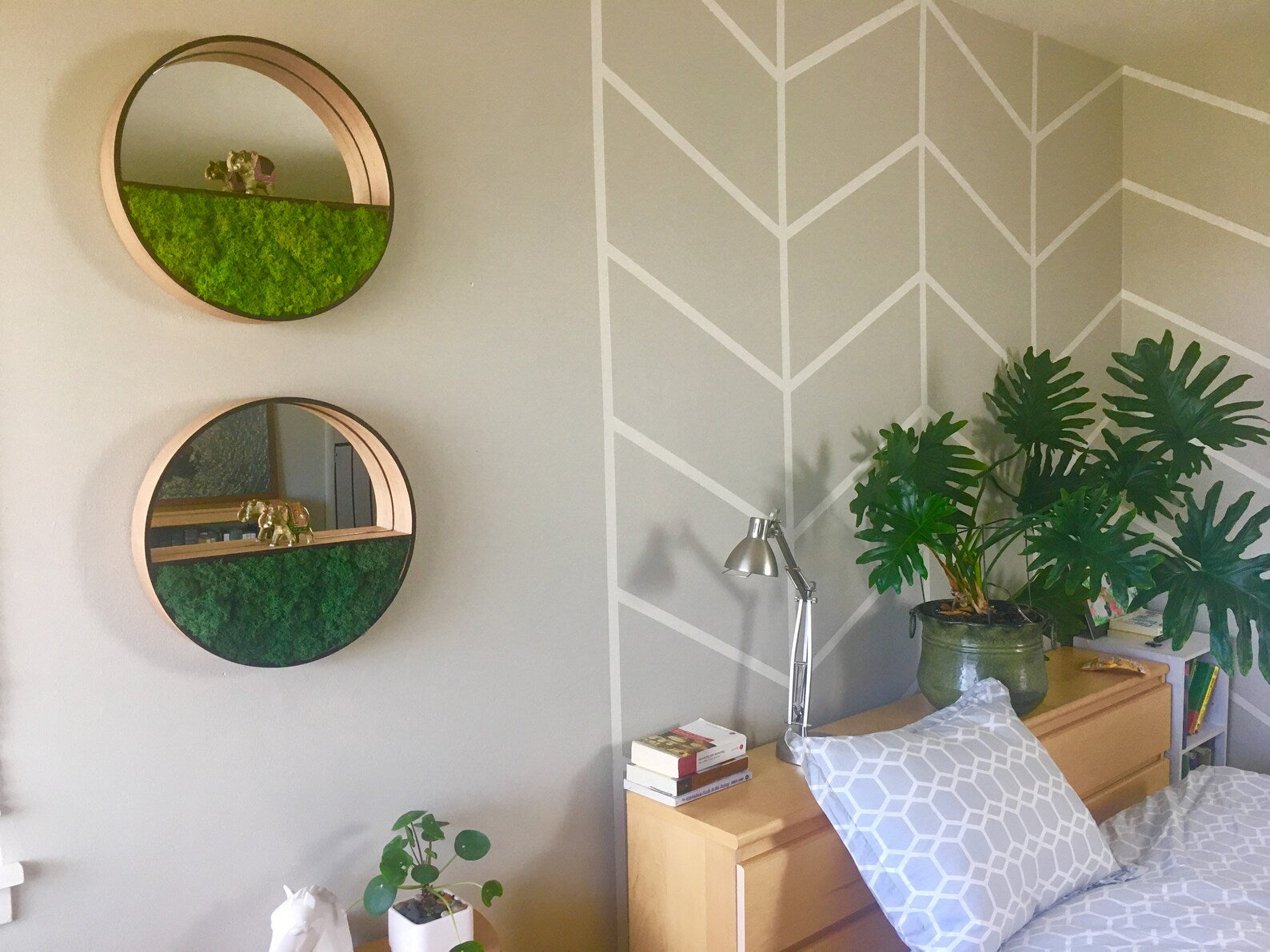 Eco-Friendly Live Moss Mirror – Round Wall Mirror for Modern Bathroom Decor (16")