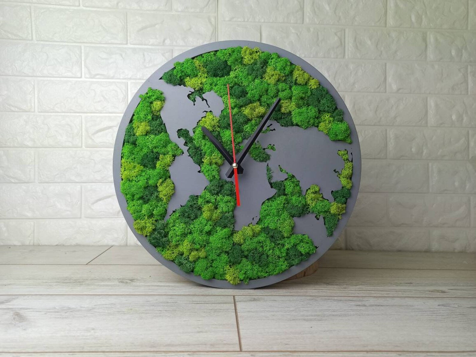 Moss Wall Clock – World Map Design, Large Preserved Moss Wood Clock