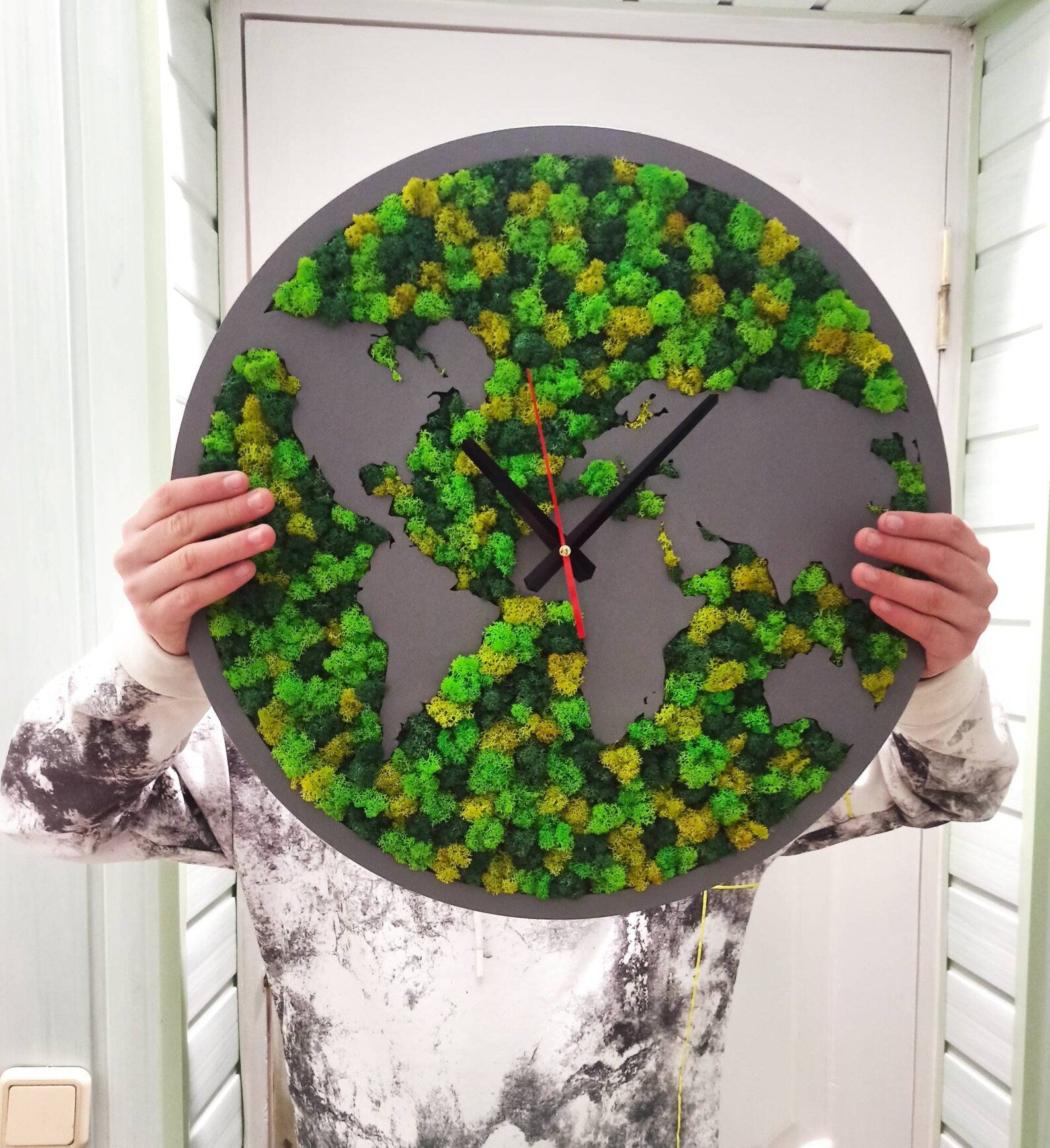 Moss Wall Clock – World Map Design, Large Preserved Moss Wood Clock