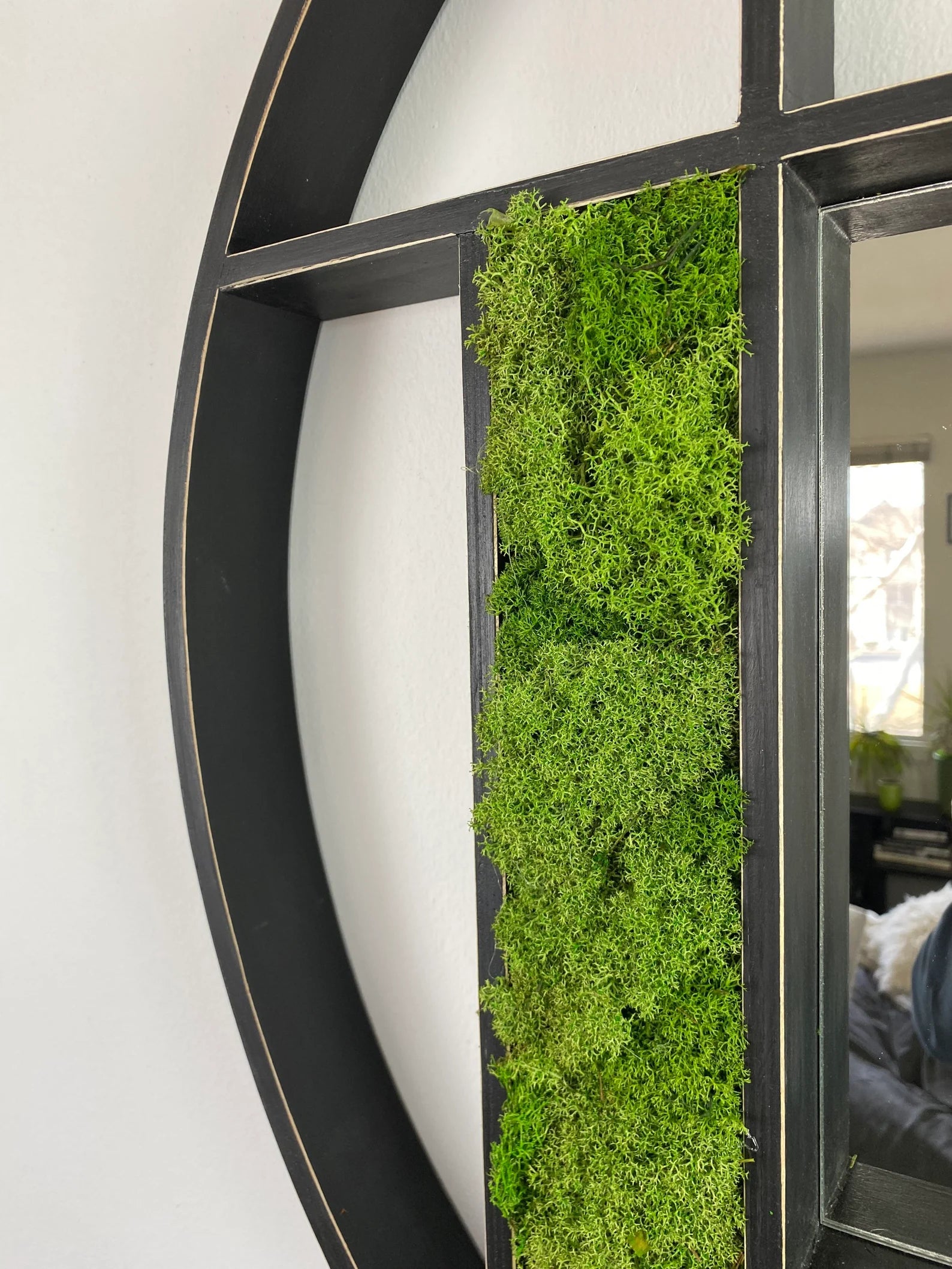 Reindeer Moss Mirror Wall Hanging – 30" Round Designer Home Decor