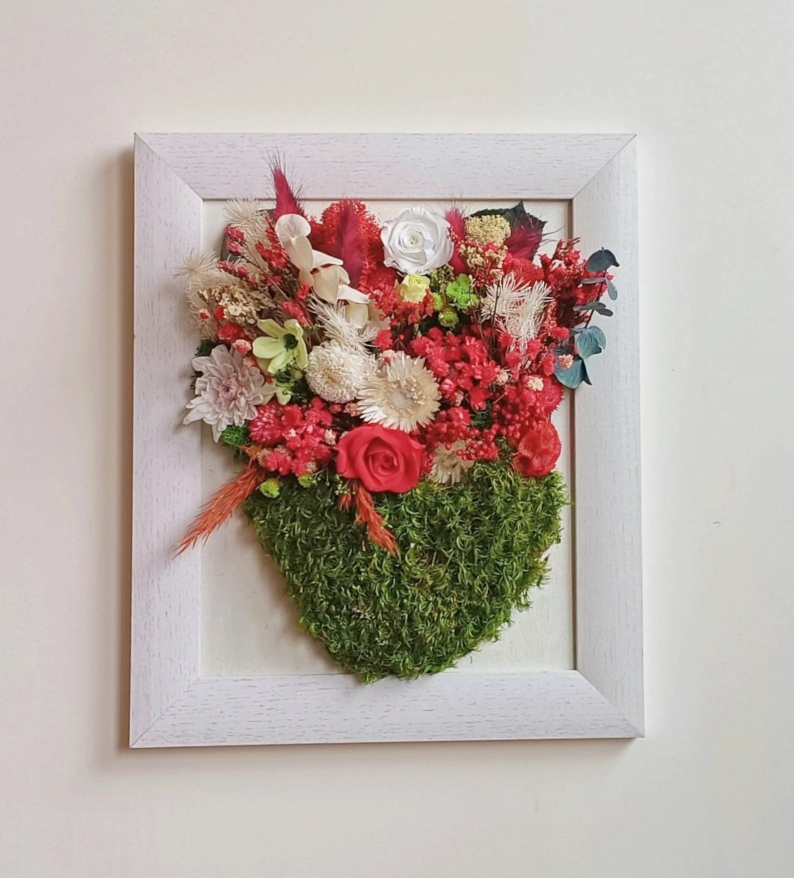 Preserved Flower Arrangement with Moss Base – Bohemian Wall Decor & Tabletop Decoration