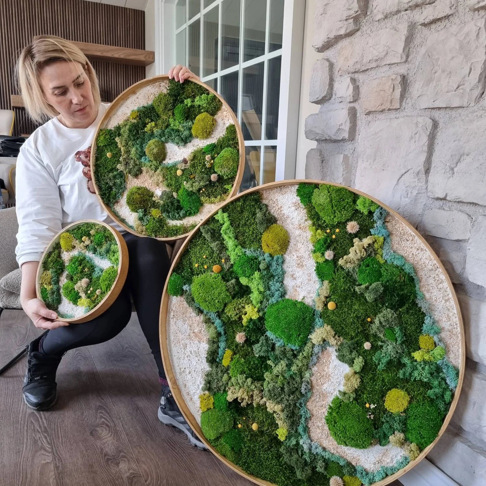 Eco-Friendly Moss Wall Art – Round Wooden Frame Greenery for Home