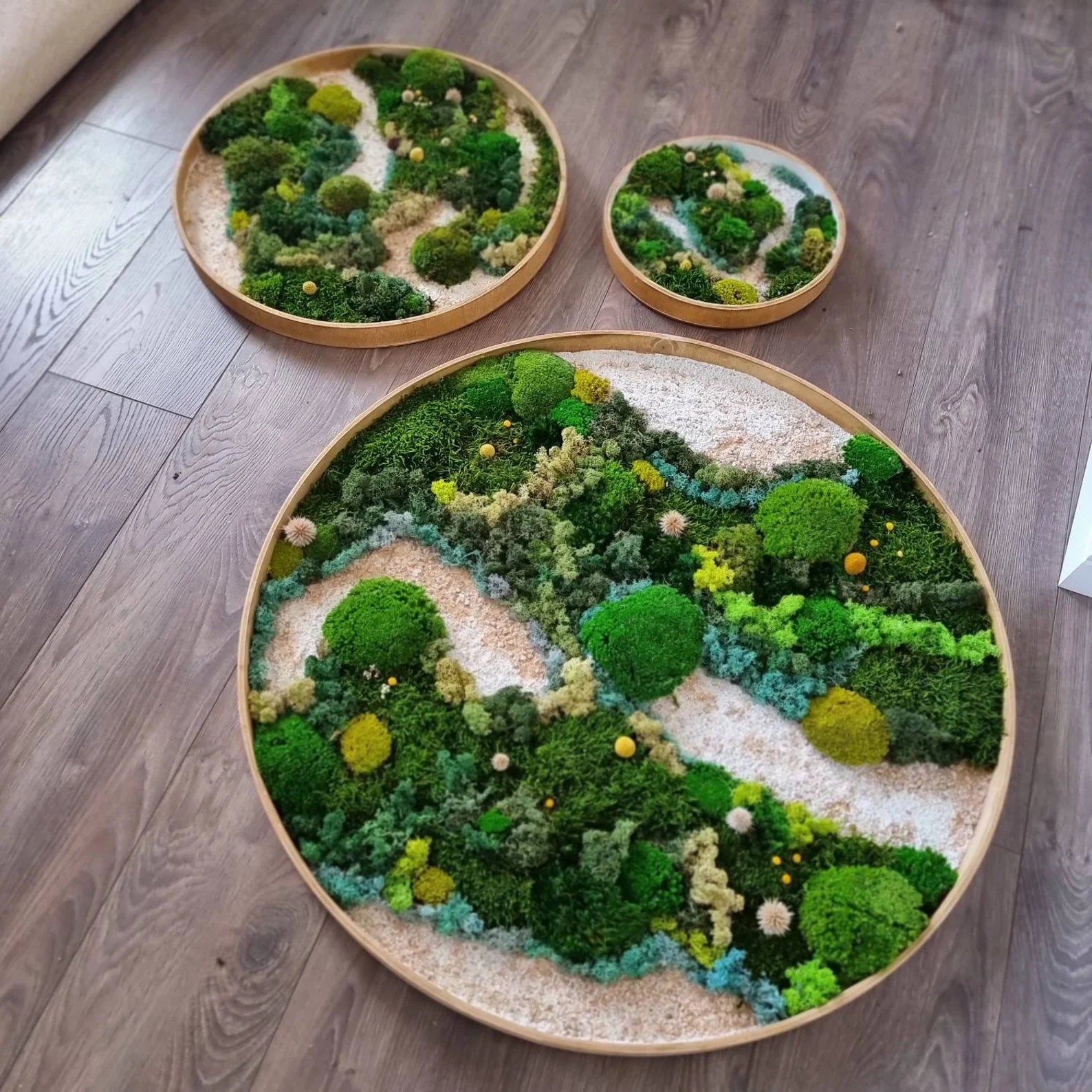 Round Preserved Moss Wall Art – Forest-Inspired Wooden Frame Decor