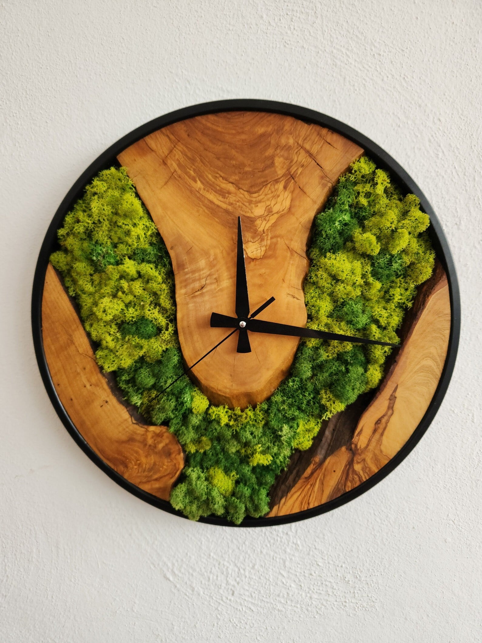 Olive Wood Moss Clock – Nature-Inspired Boho Wall Decor