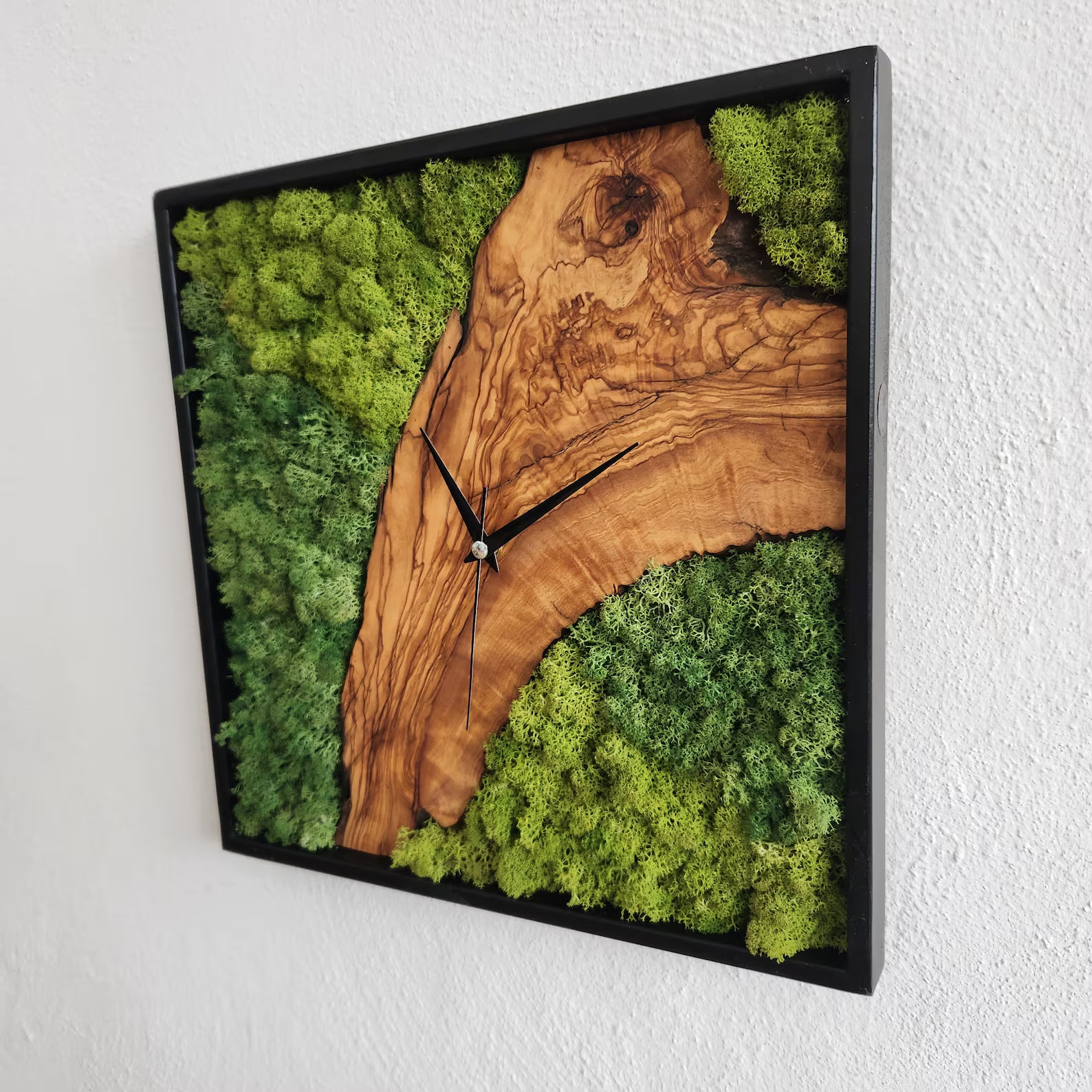 Olive Wood & Moss Wall Clock – Metal Frame, Stabilized Preserved Moss Art