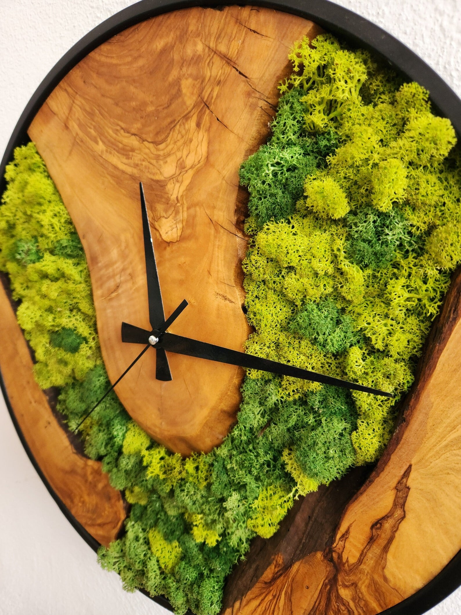 Olive Wood Moss Clock – Nature-Inspired Boho Wall Decor