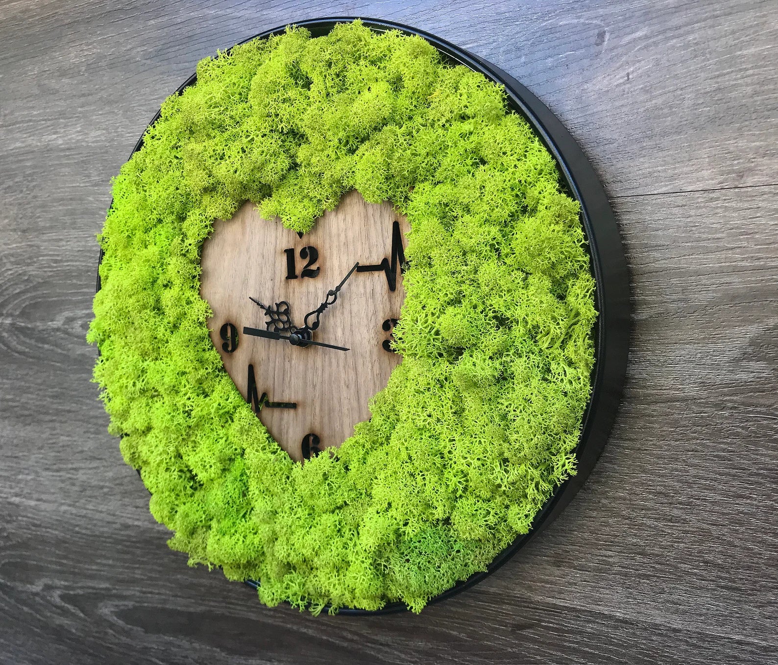 Handmade Moss Wall Clock – Natural Wood Design & Preserved Moss Art