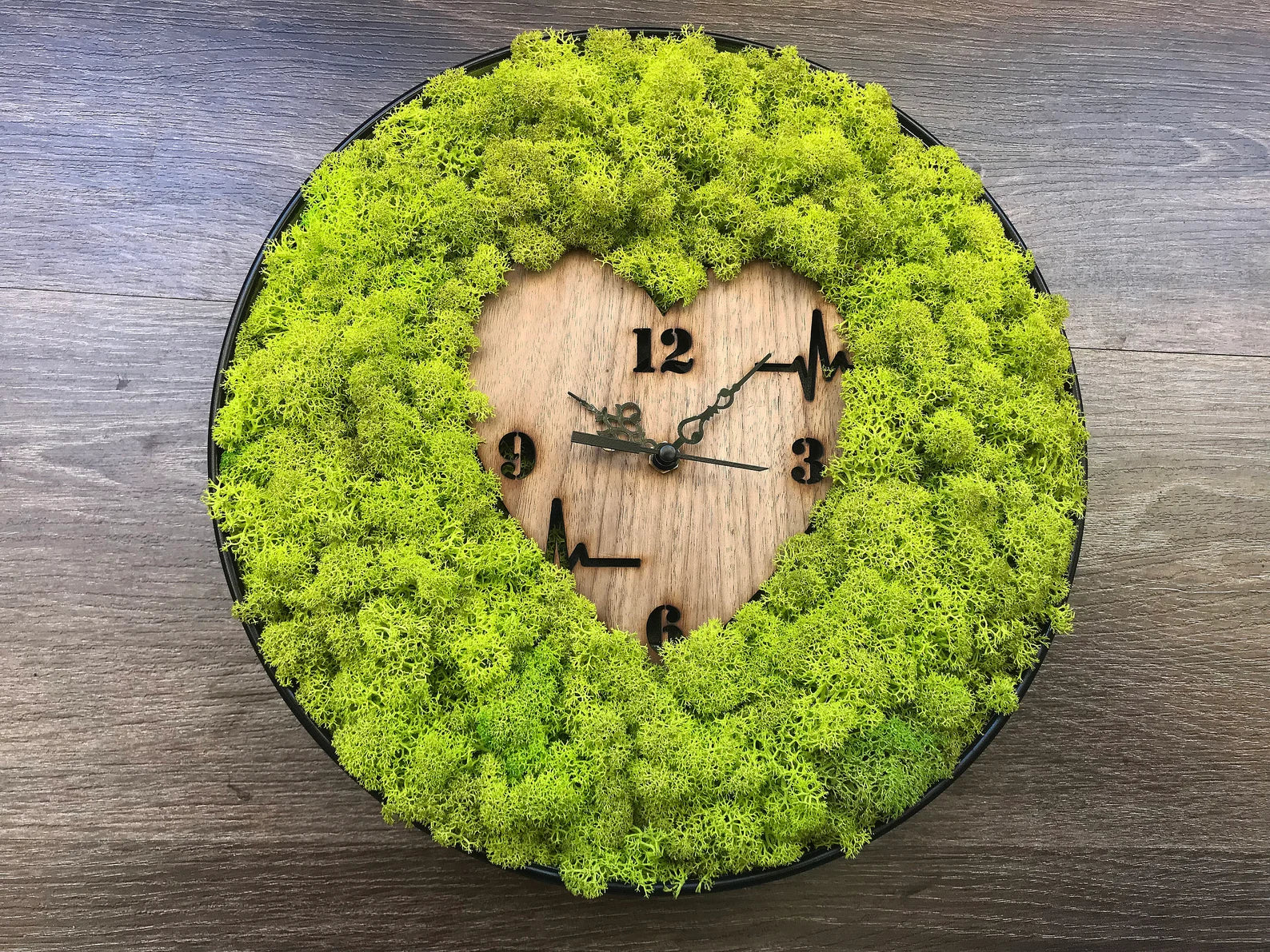 Handmade Moss Wall Clock – Natural Wood Design & Preserved Moss Art