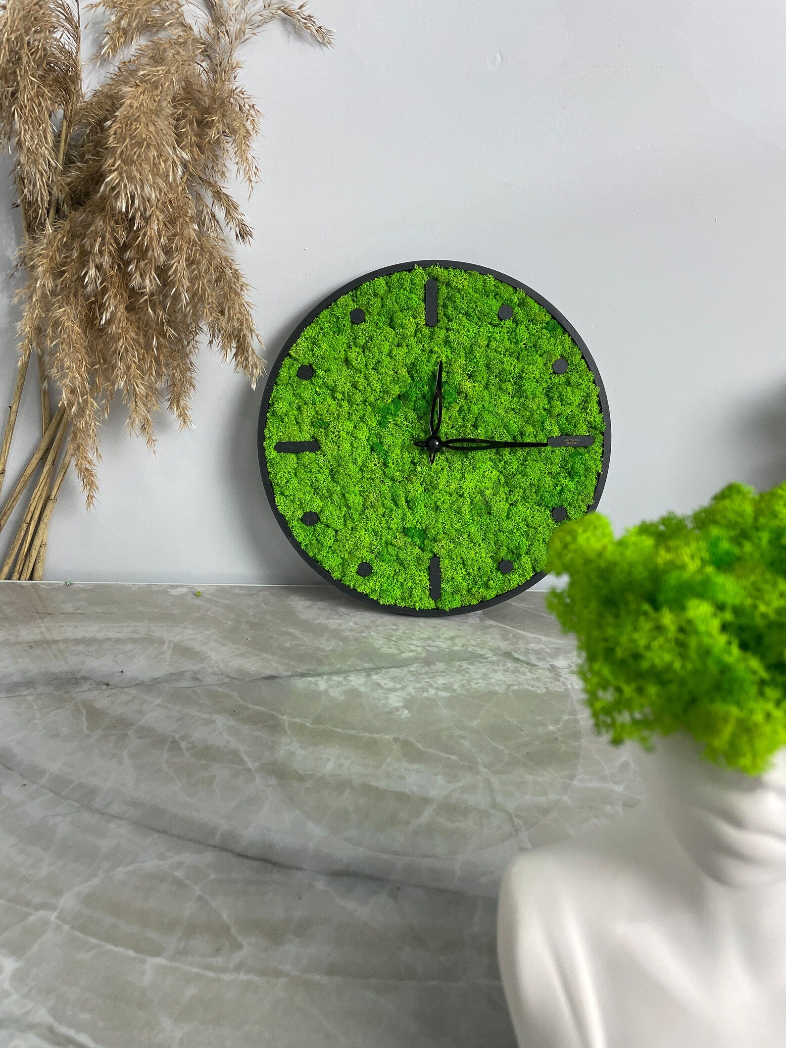 Unique Moss Wall Clock – Preserved Green Wall Art for Modern Kitchen Decoration