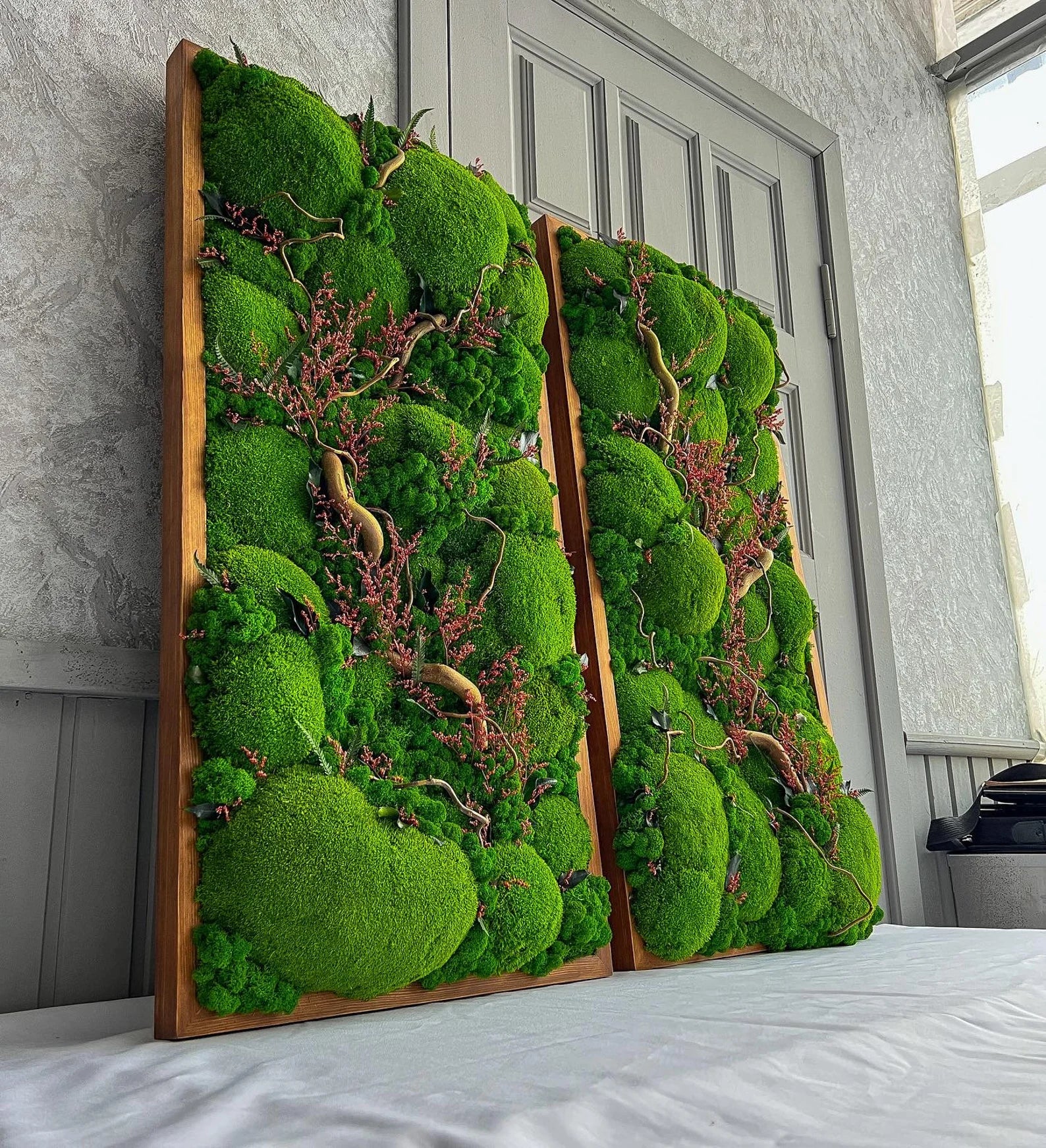 Royal Ball Moss Wall Art with Japanese Willow Branches – Preserved Plant Decor