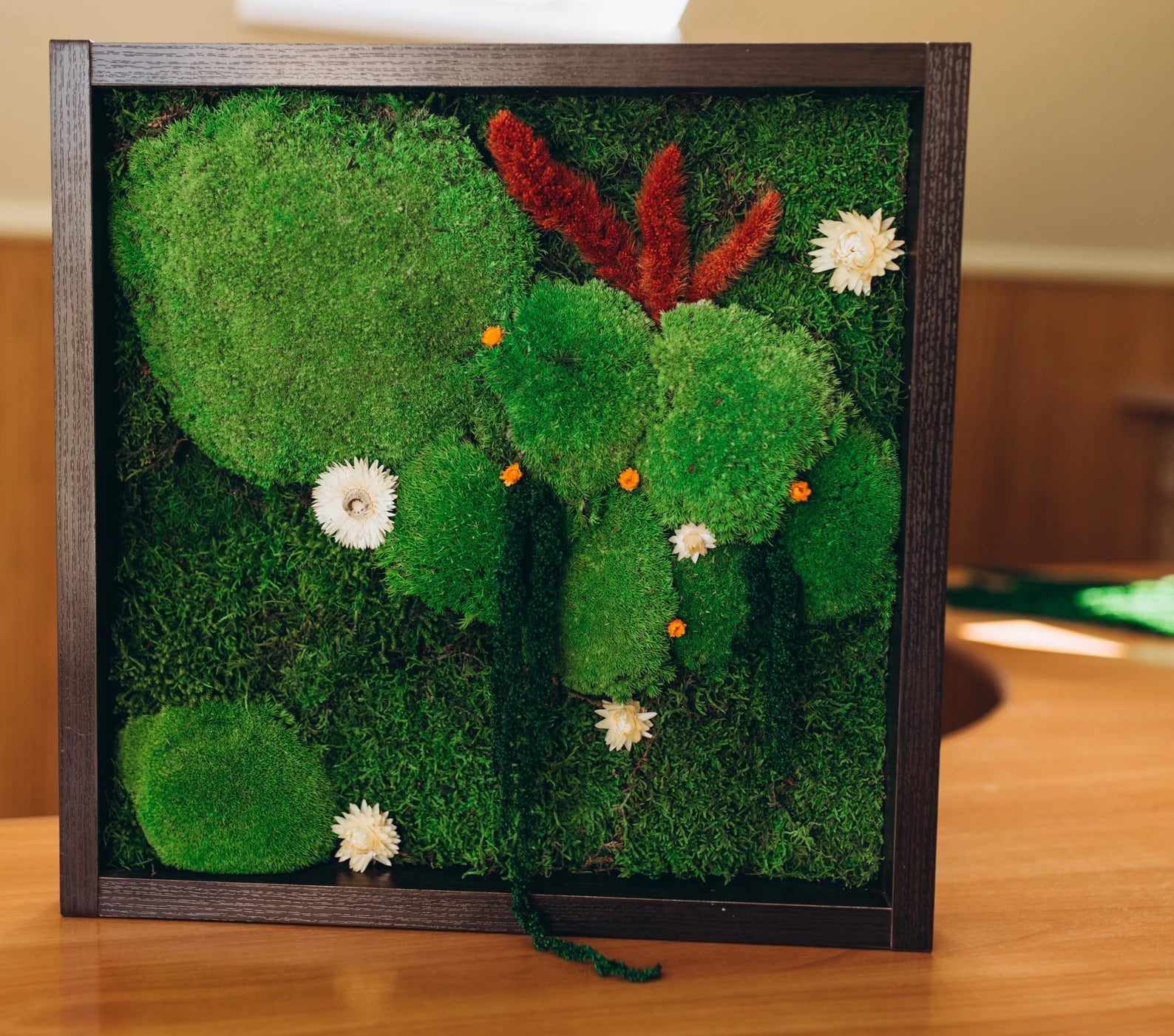 Unique Vertical Moss Wall Art – Eco-Friendly Green Home Accent