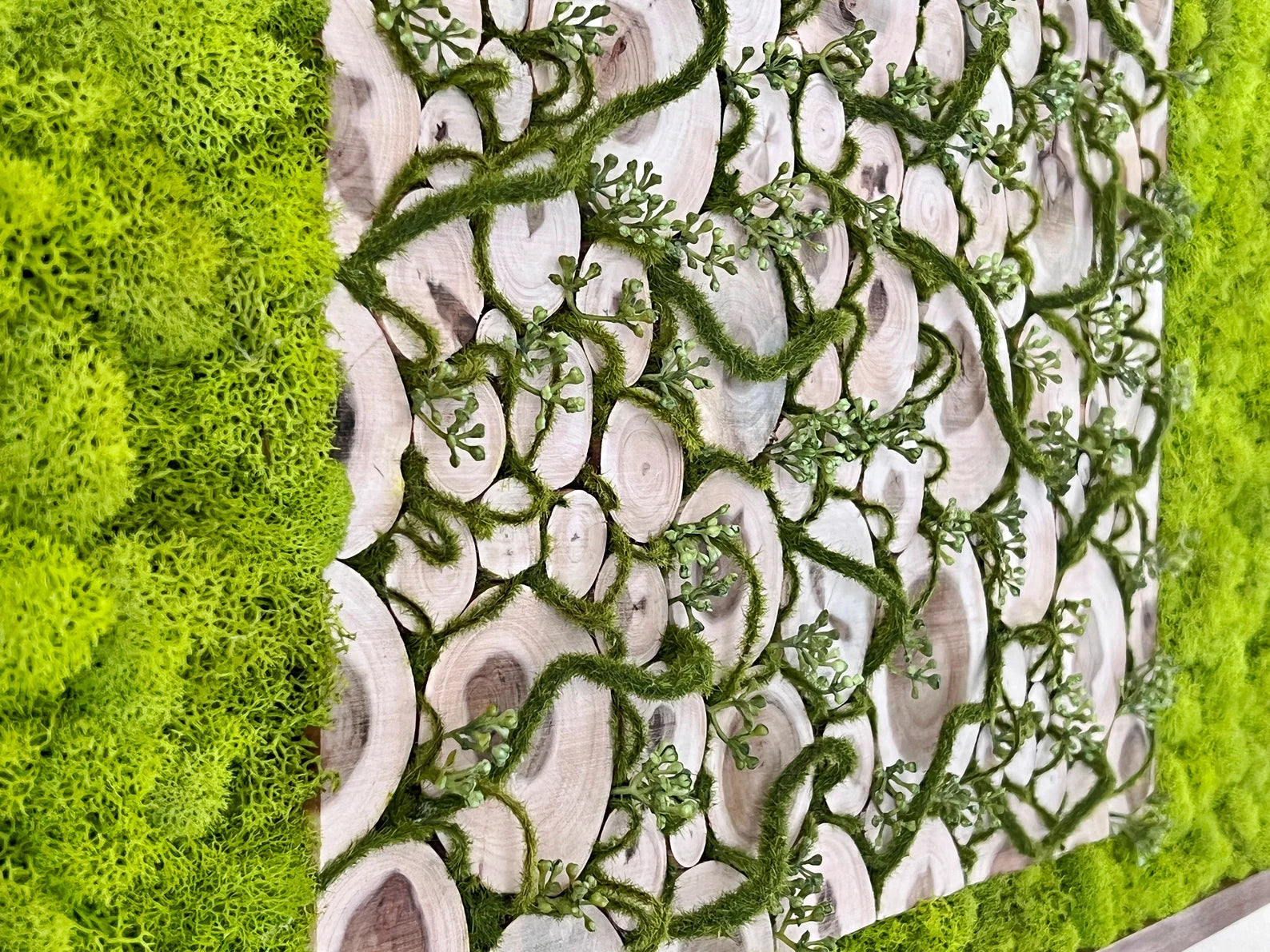 Wood Slice Moss Wall Art – Preserved Green Moss Picture | Farmhouse Decor with Natural Frame