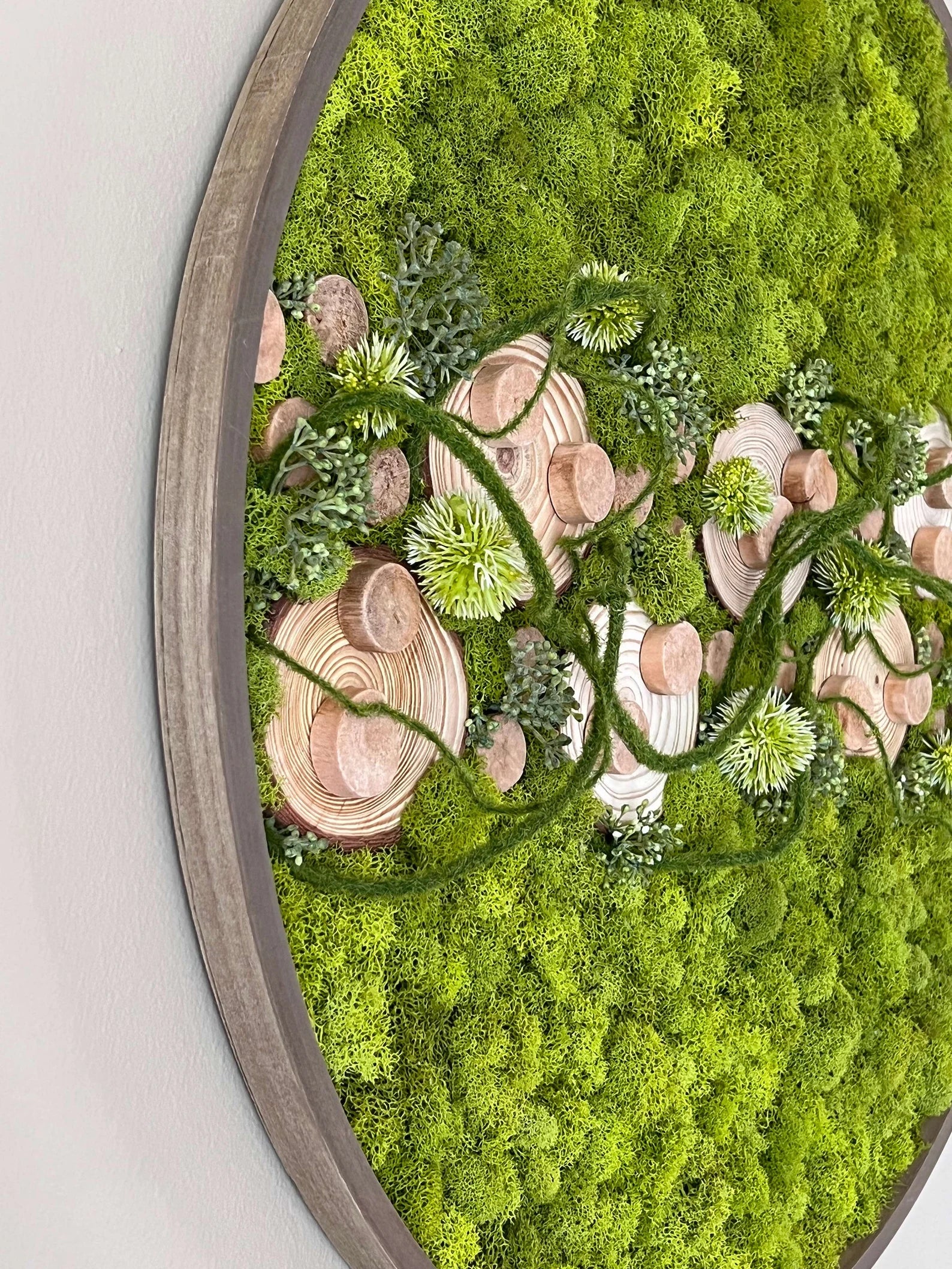 Wood Slice Moss Wall Art – Preserved Green Moss Picture | Farmhouse Decor with Natural Frame