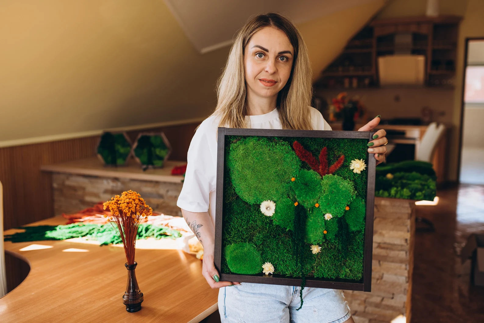 Unique Vertical Moss Wall Art – Eco-Friendly Green Home Accent