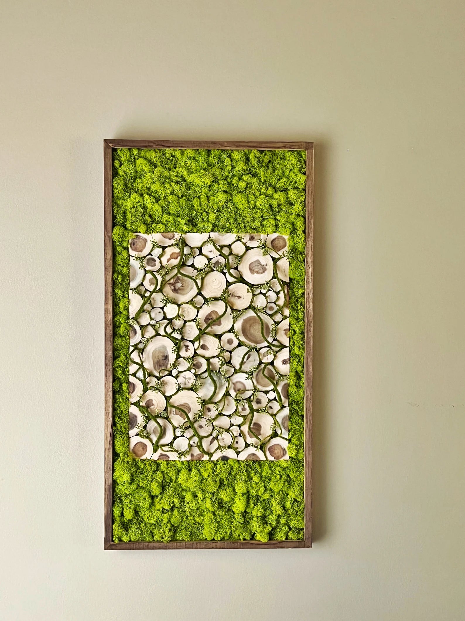 Wood Slice Moss Wall Art – Preserved Green Moss Picture | Farmhouse Decor with Natural Frame