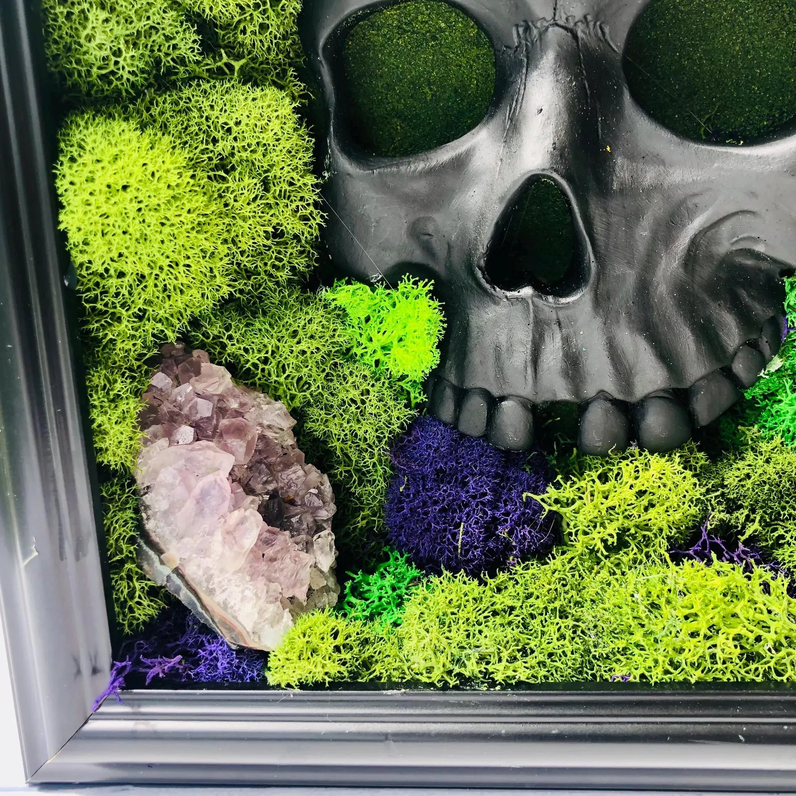Skull Moss Wall Art – Framed Gothic Halloween Decor | Unique Floral Moss Artwork for Home