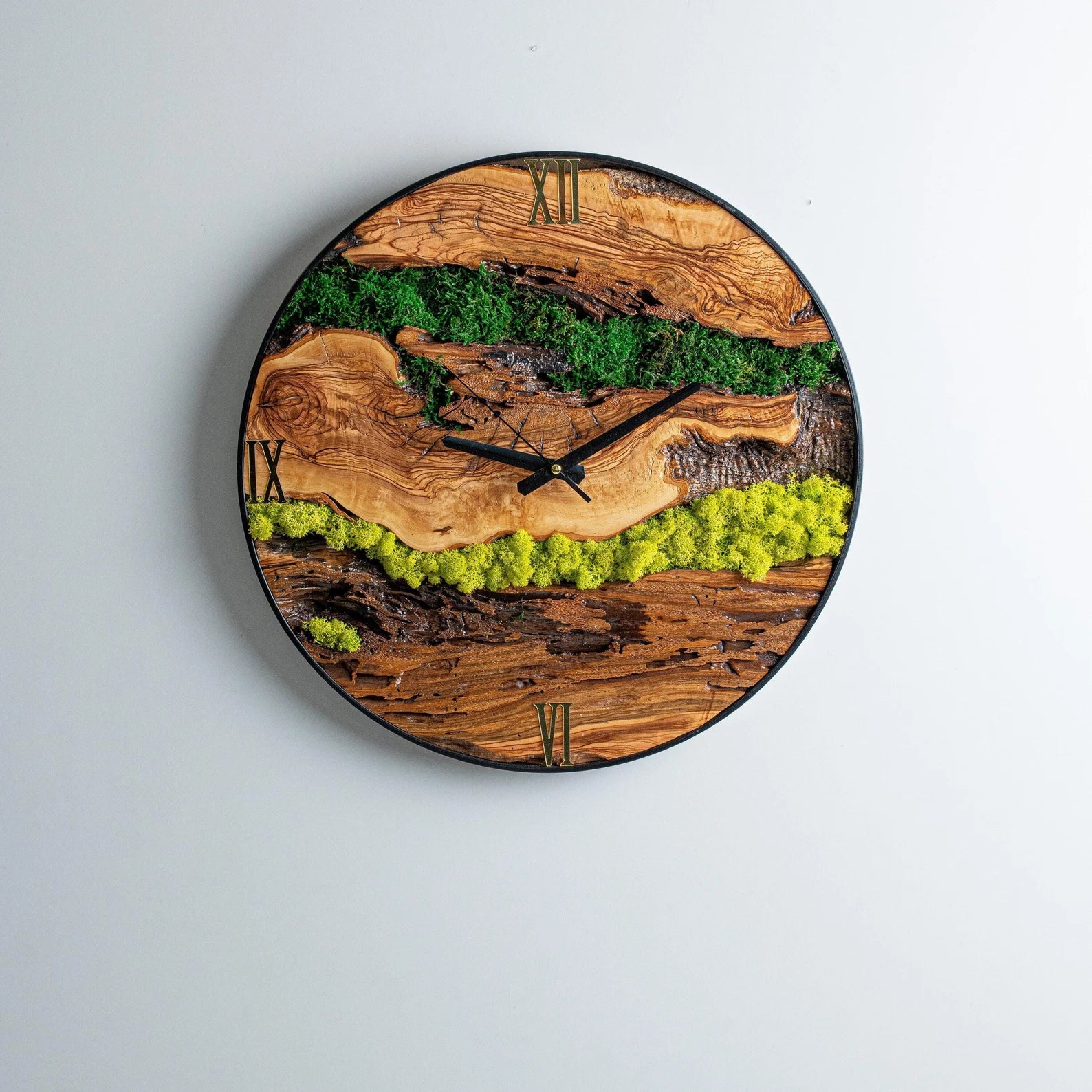 Olive Wood & Metal Moss Wall Clock – Unique Preserved Green Decor