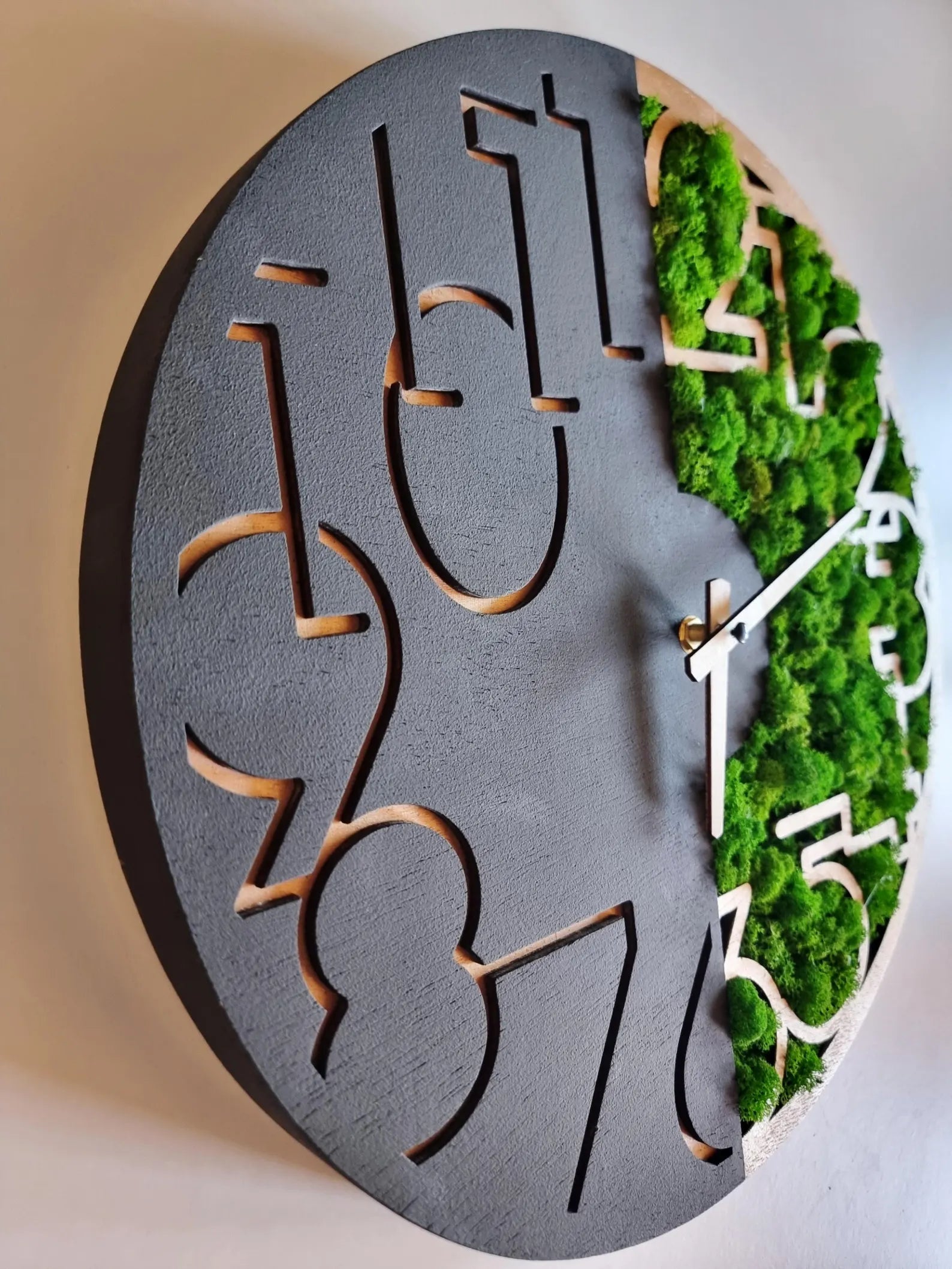 Handmade Preserved Moss Clock – Modern Nature Wall Art for Home & Office