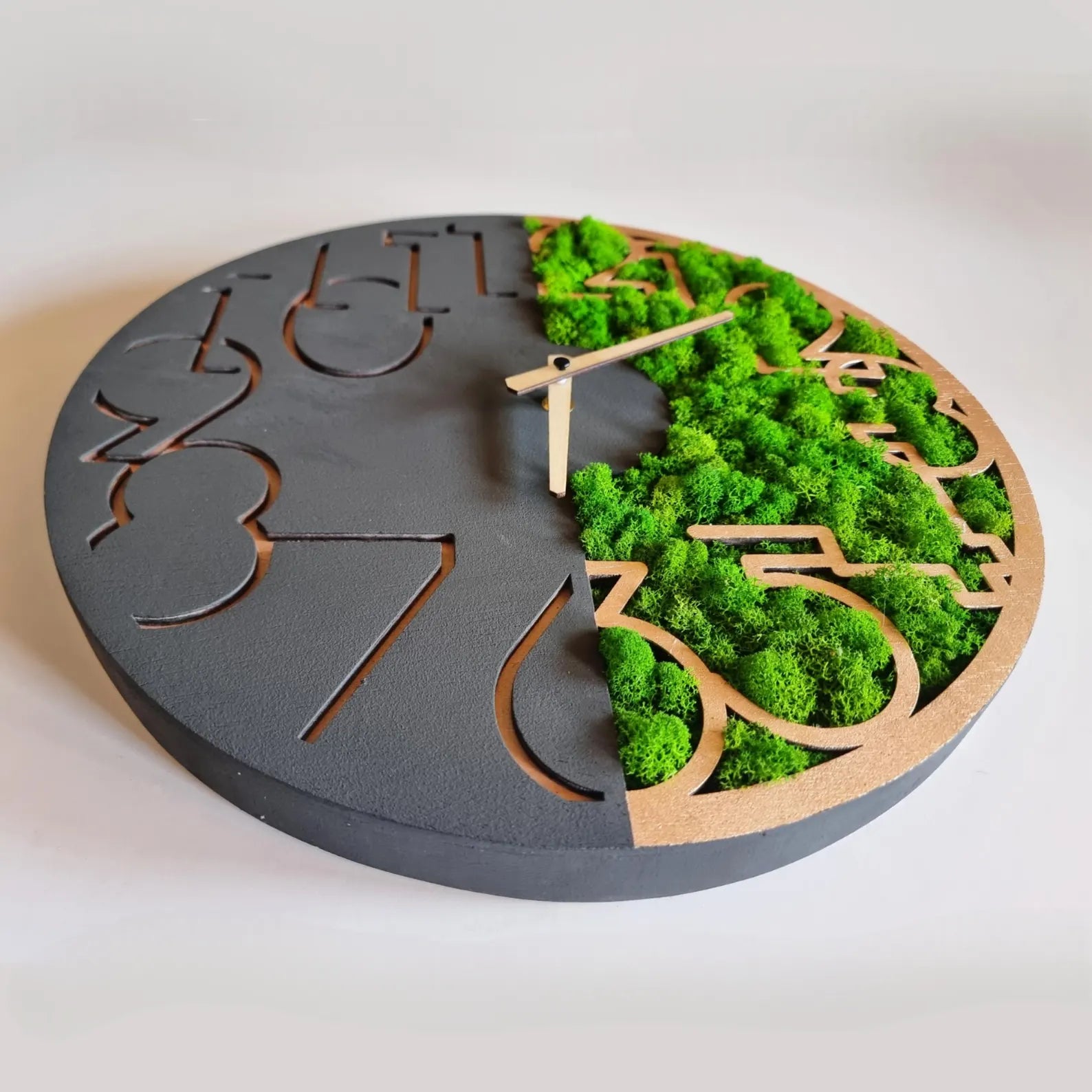Handmade Preserved Moss Clock – Modern Nature Wall Art for Home & Office