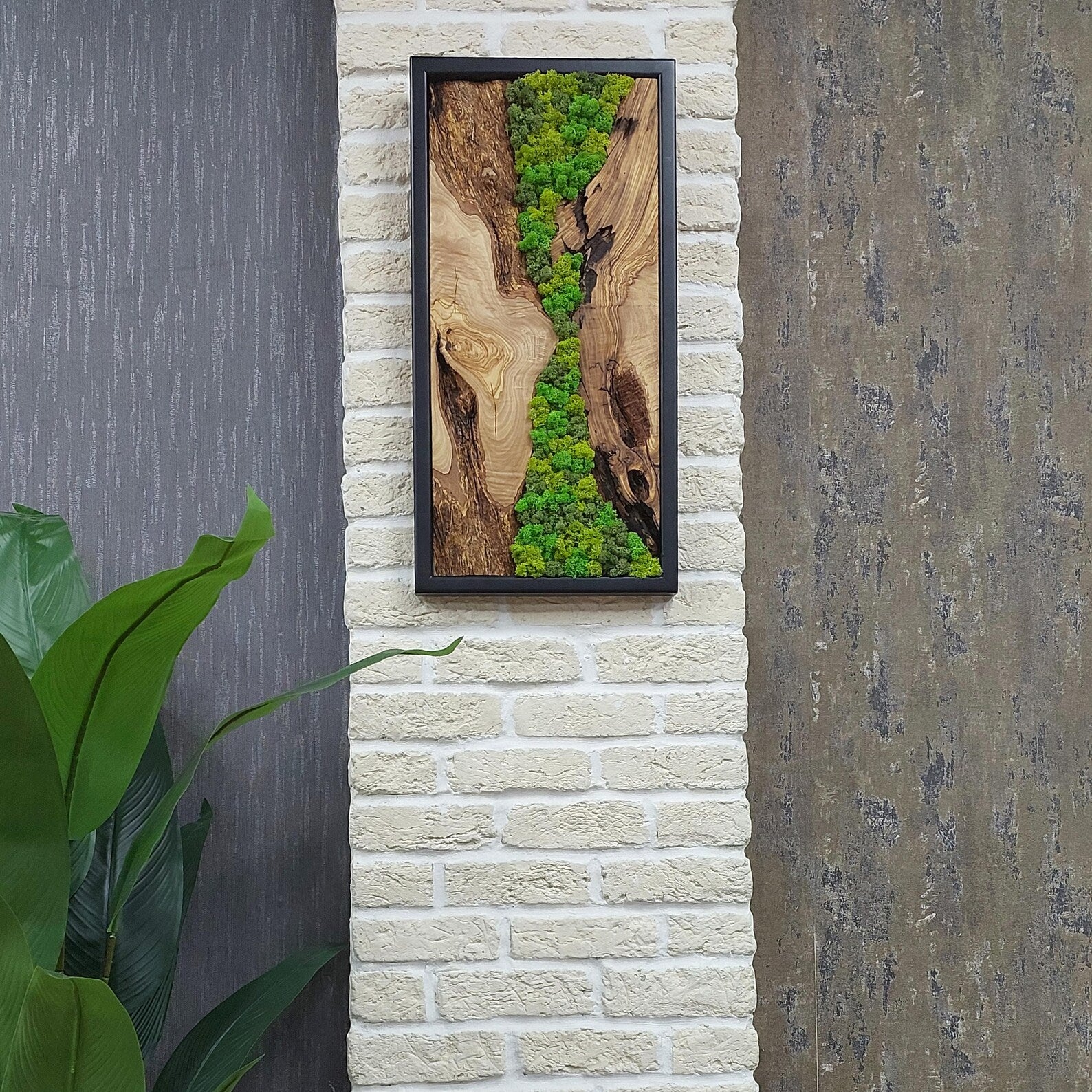 Handcrafted Moss Wall Art: Modern Wooden Wall Decor for a Natural Home