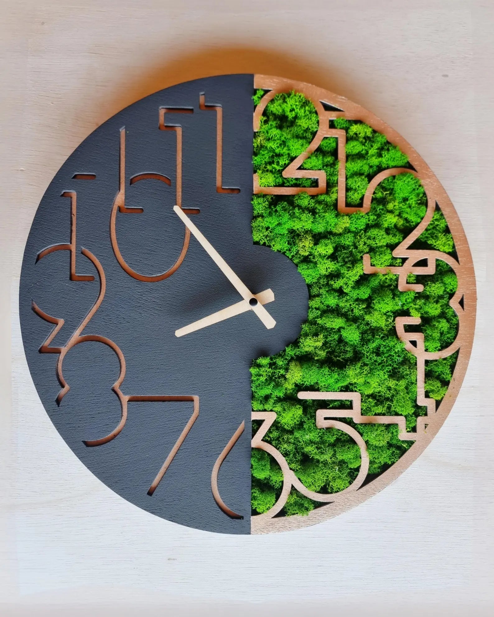 Handmade Preserved Moss Clock – Modern Nature Wall Art for Home & Office