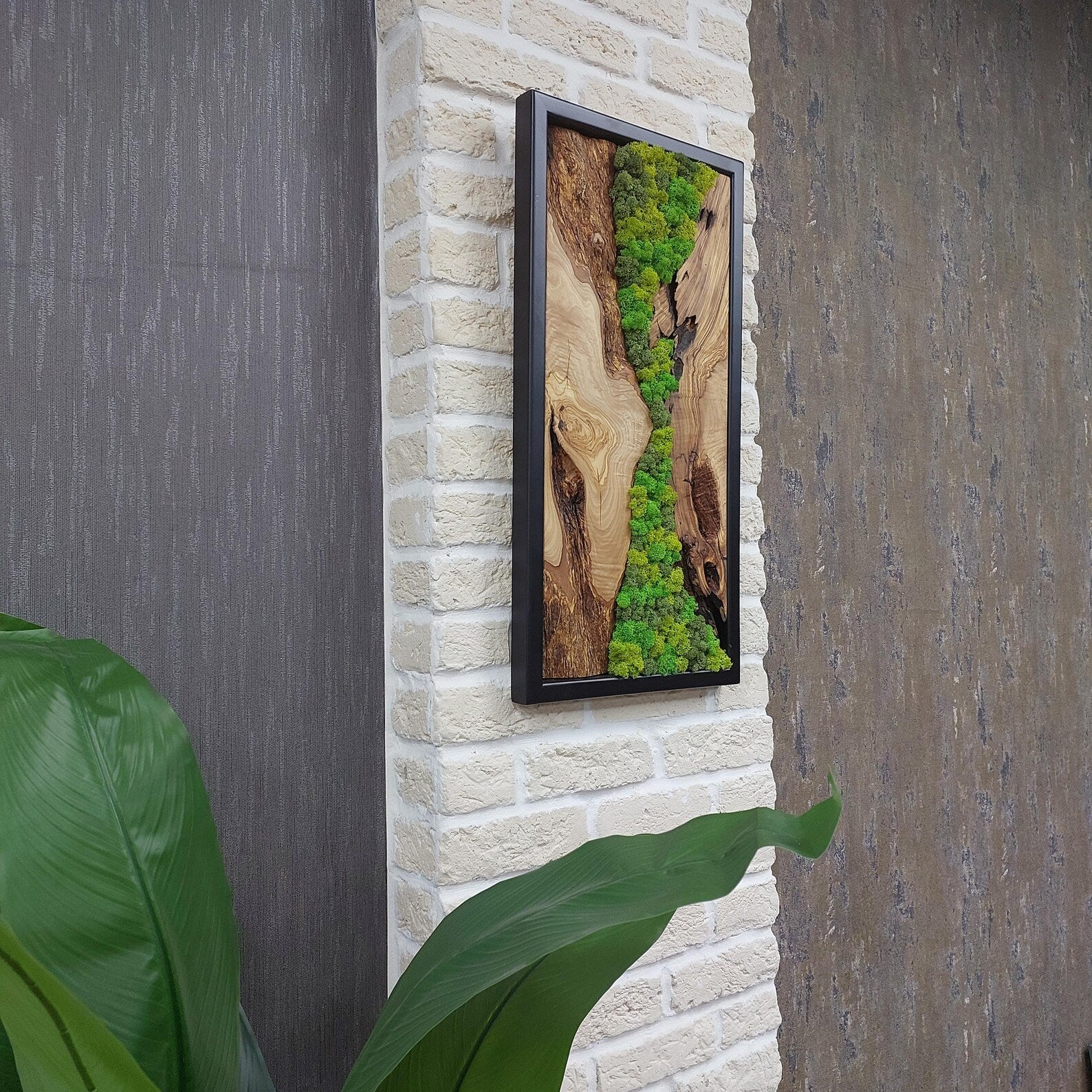 Handcrafted Moss Wall Art: Modern Wooden Wall Decor for a Natural Home