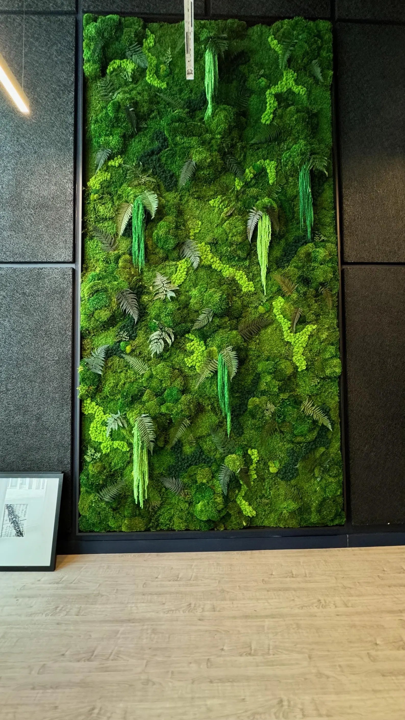 Rainforest Botanical Moss Wall Art – Handcrafted Preserved Moss with Amaranth & Lush Ferns
