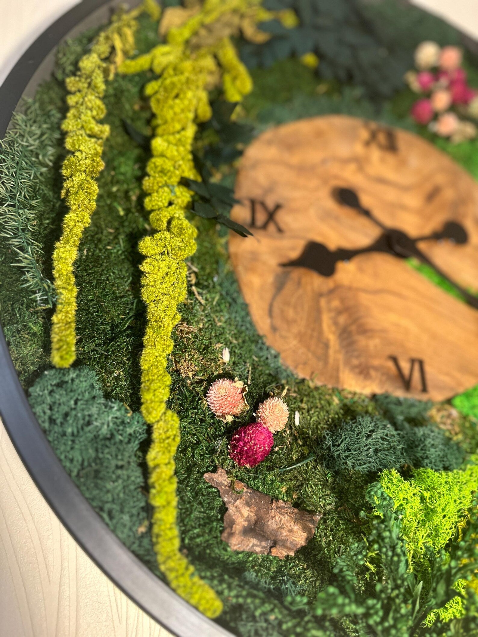 Wood and Moss Wall Clock – High Quality Vertical Garden Home Decor