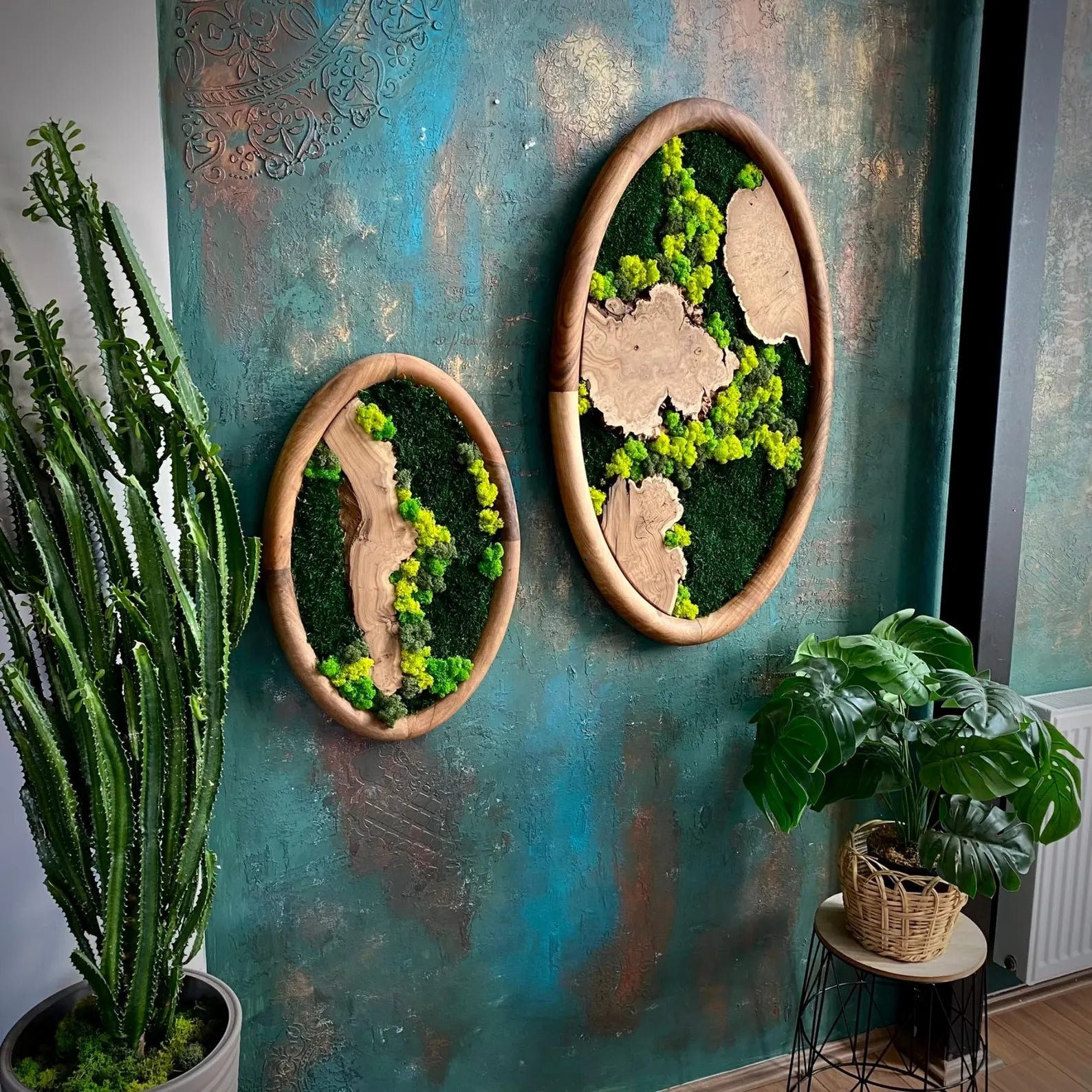 Walnut-Framed Oval Moss Art Set – Olive and Silverberry Wood Wall Decor, Nature-Inspired Home Gift